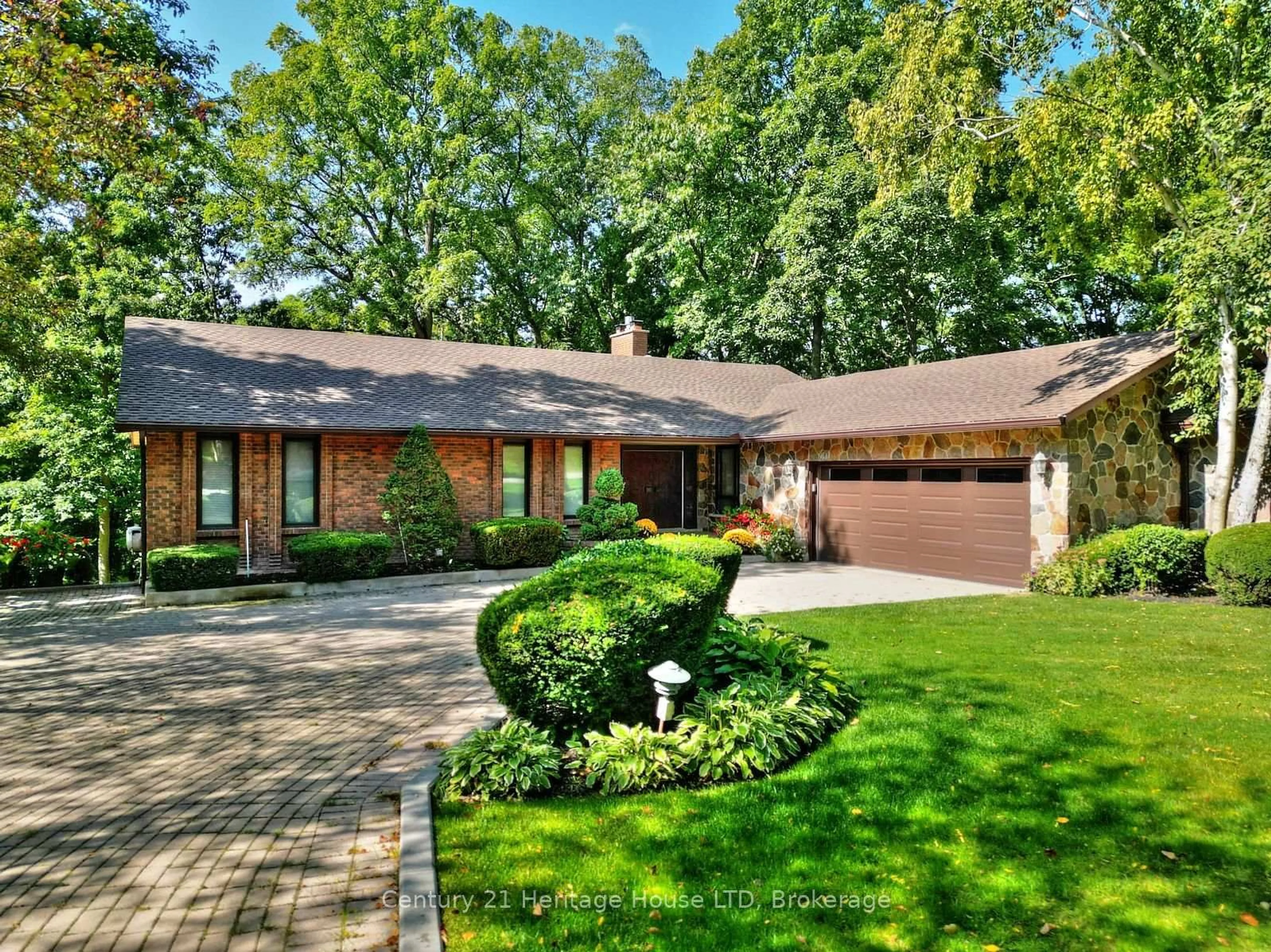 Home with brick exterior material, street for 38 Melrose Dr, Niagara-on-the-Lake Ontario L0S 1J0