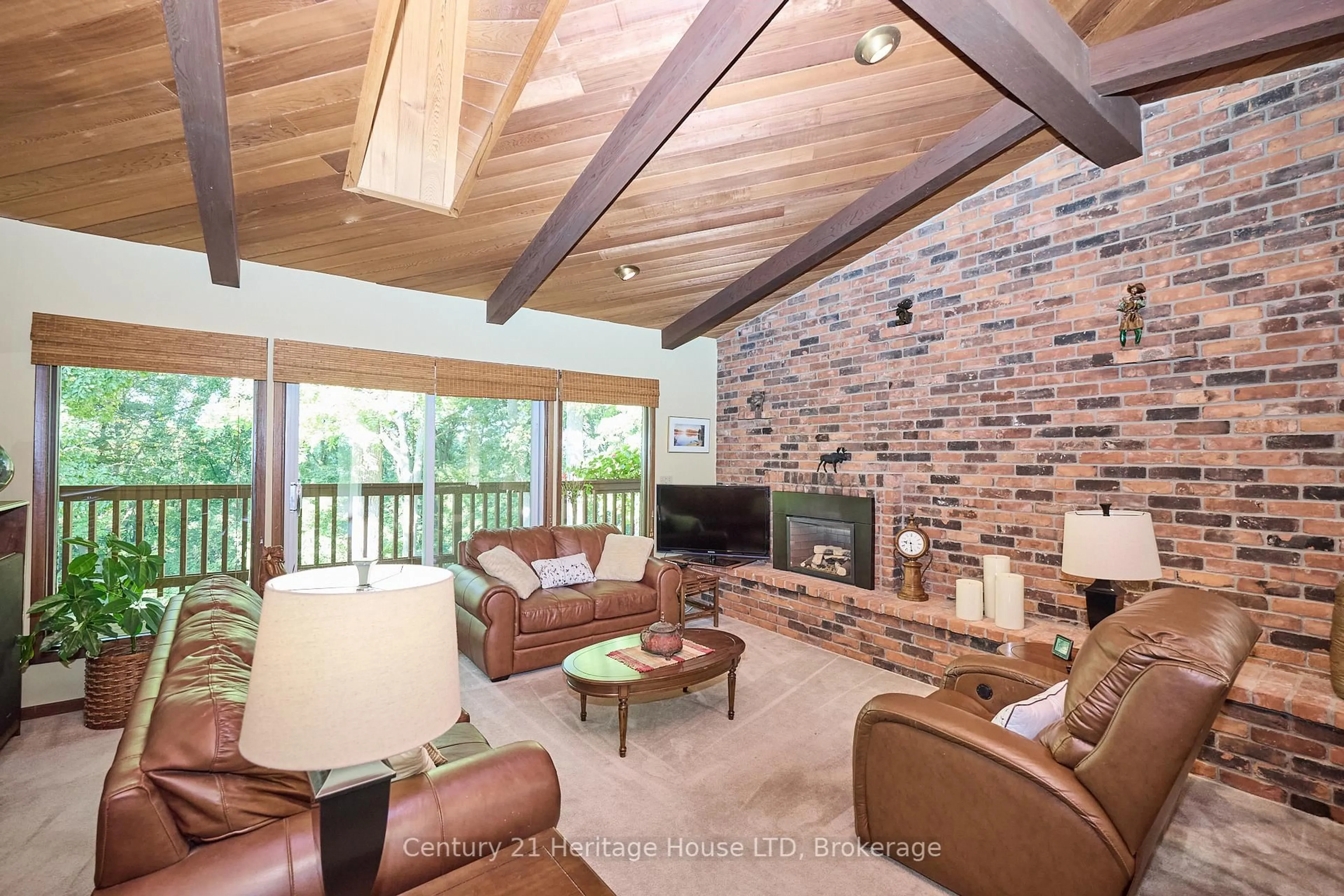 Living room with furniture, unknown for 38 Melrose Dr, Niagara-on-the-Lake Ontario L0S 1J0