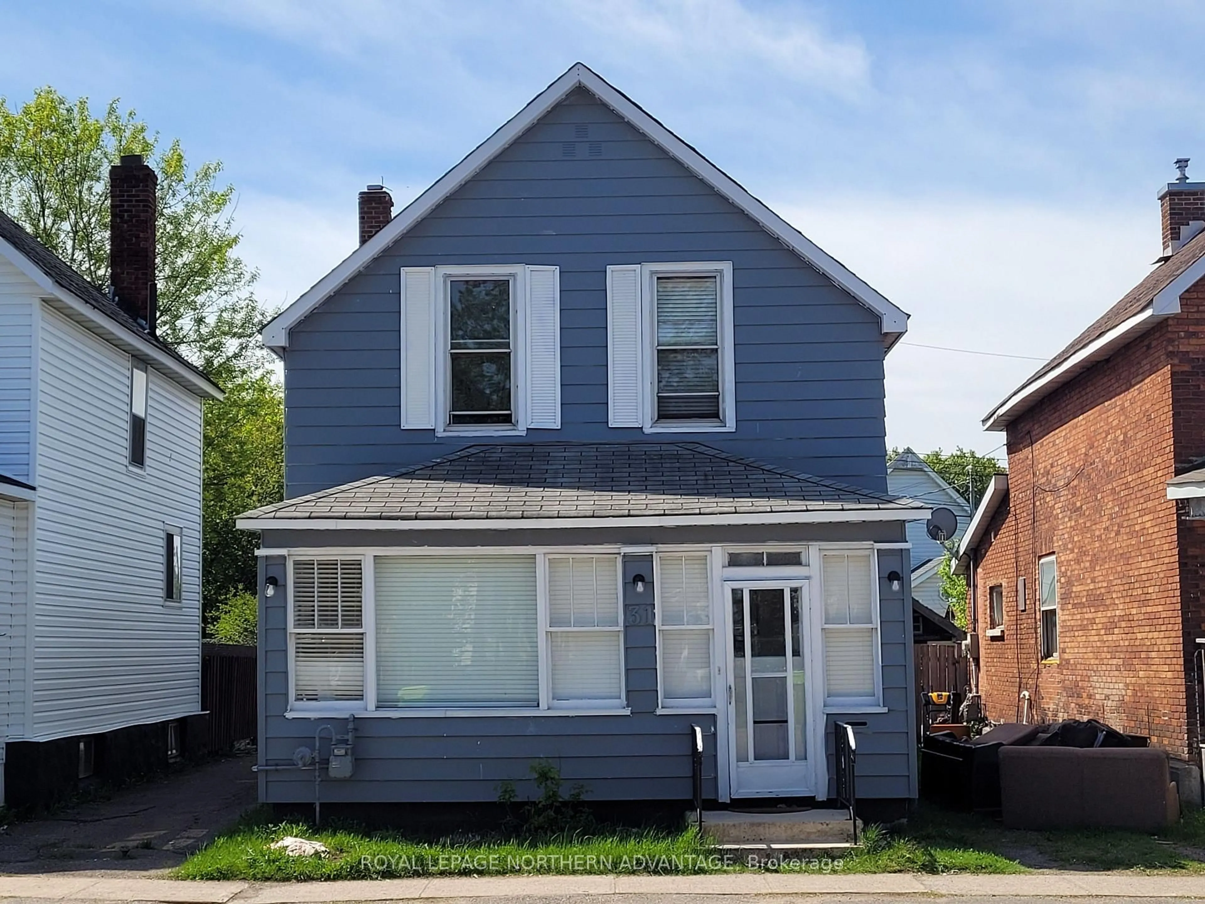 Home with vinyl exterior material, street for 31 Cathcart St, Sault Ste Marie Ontario P6A 1C9