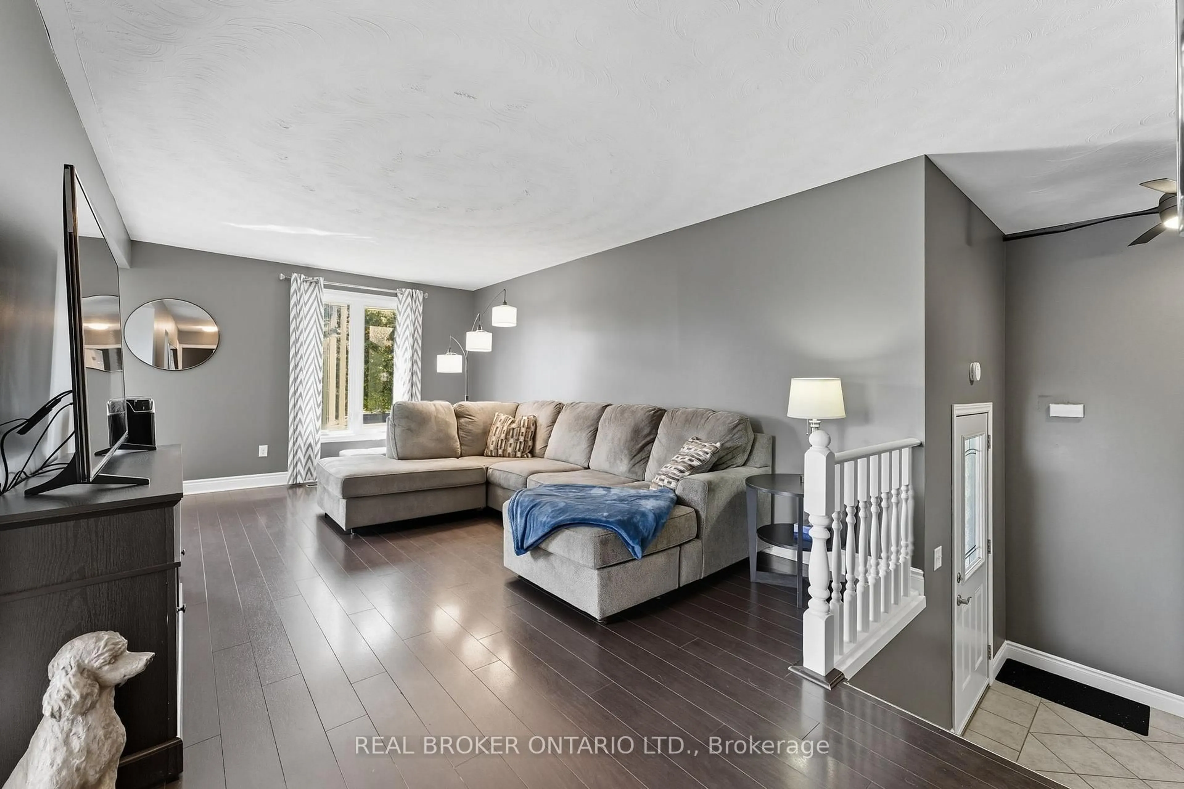 Living room with furniture, unknown for 50 Viscount Rd, Brantford Ontario N3P 1P3