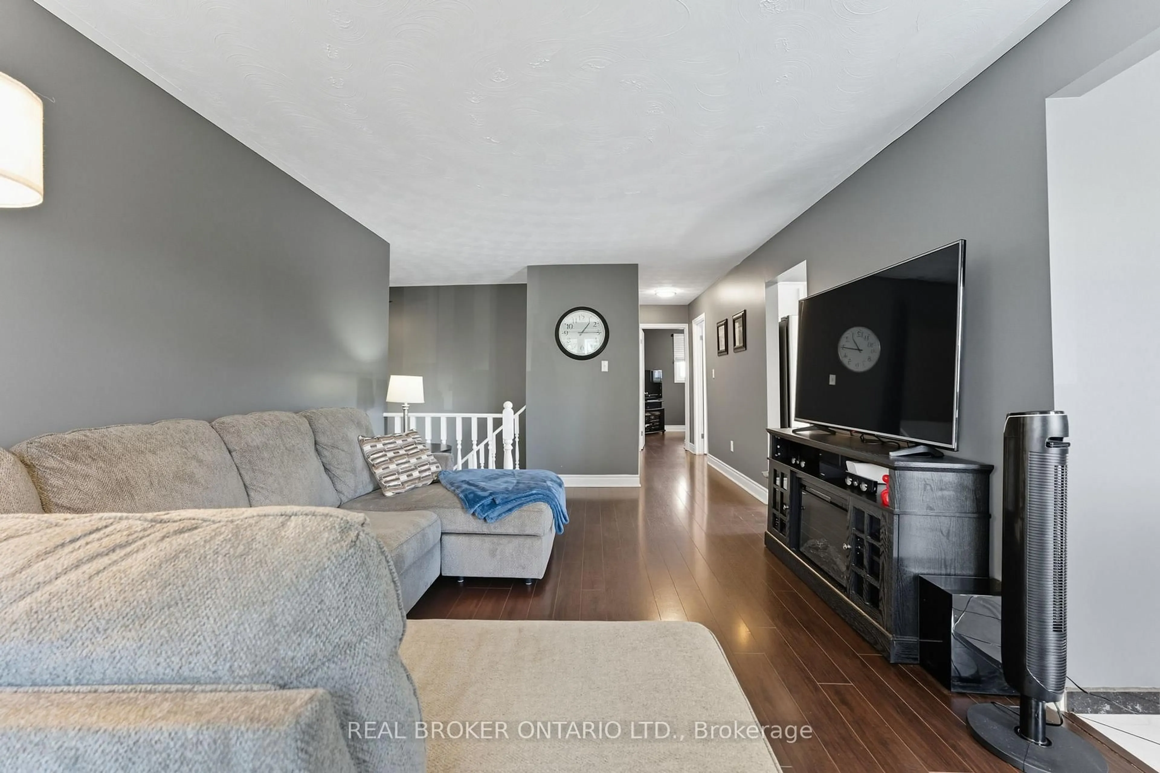 Living room with furniture, unknown for 50 Viscount Rd, Brantford Ontario N3P 1P3