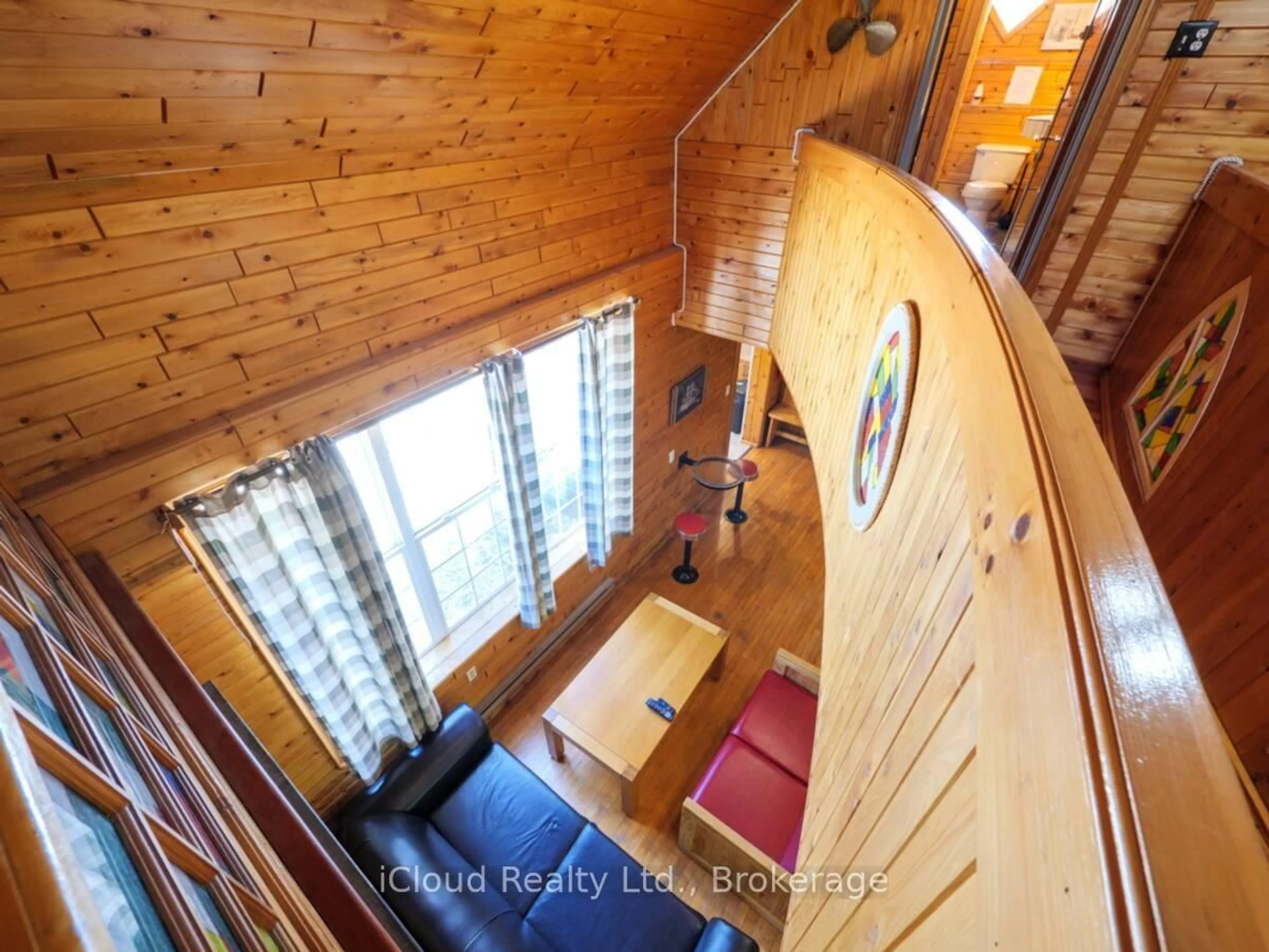 Indoor foyer for 7461 Hwy 6, Northern Bruce Peninsula Ontario N0H 2R0