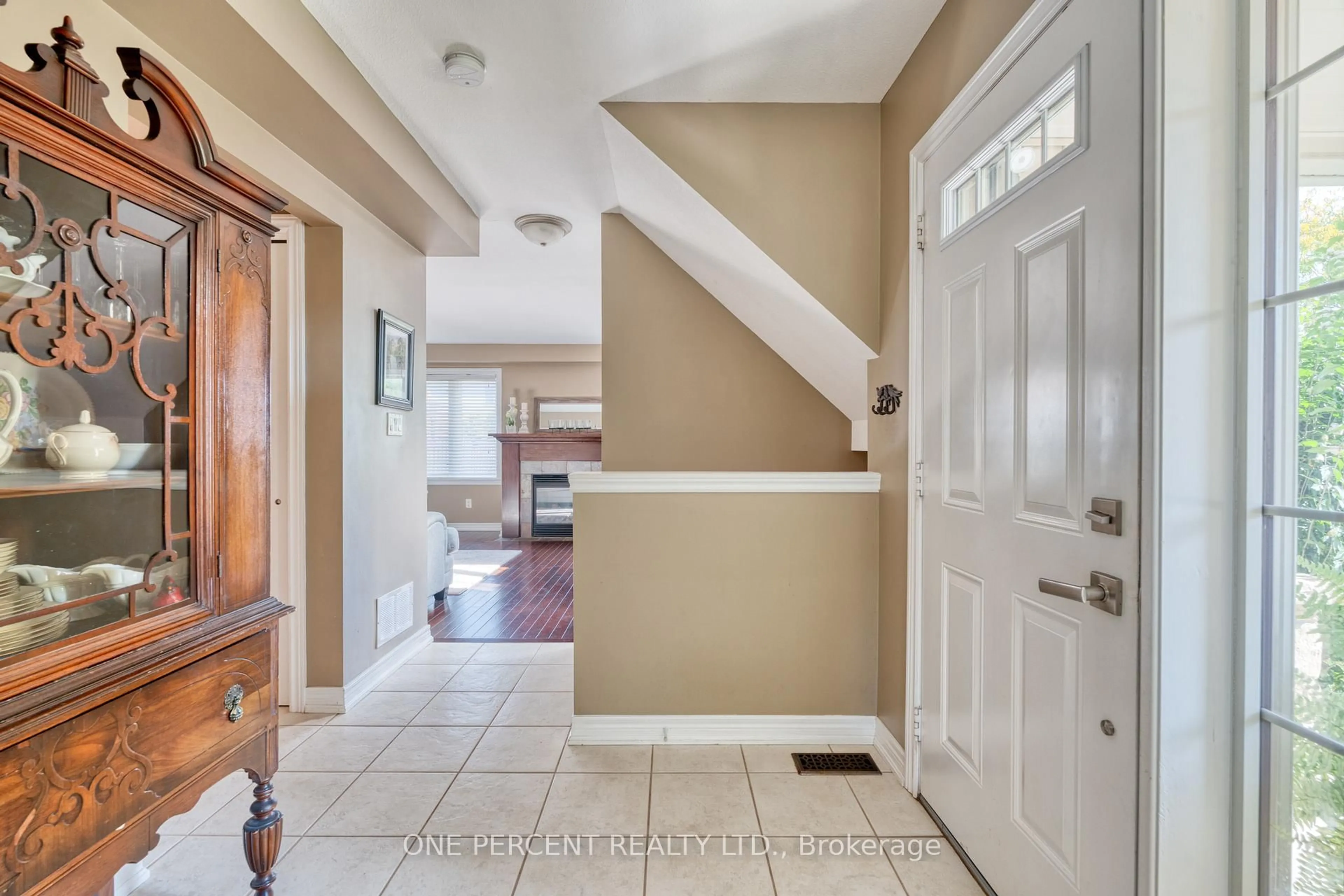 Indoor entryway for 286 Fall Fair Way, Hamilton Ontario L0R 1C0