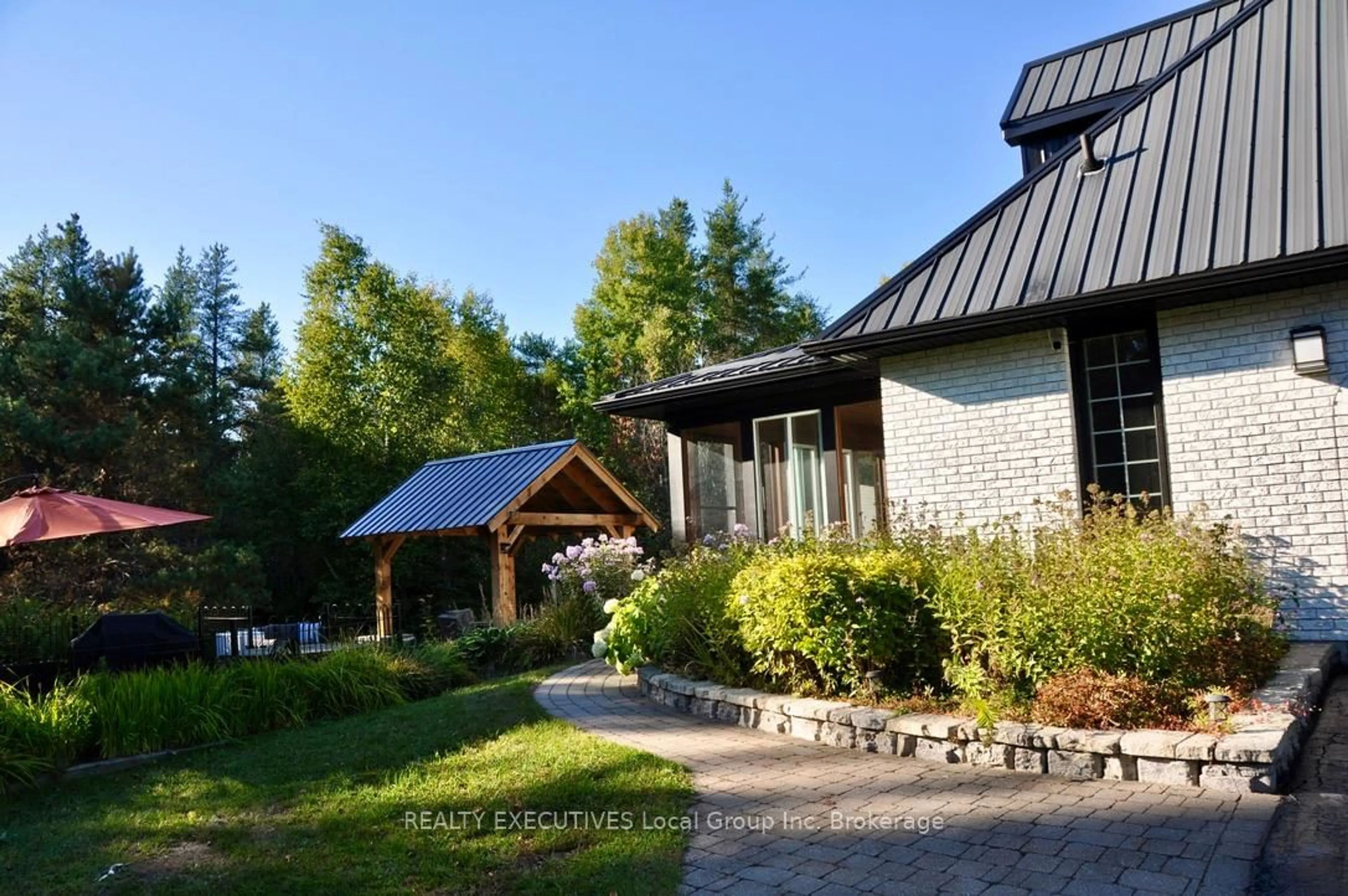 Patio, unknown for 1 Springdale Dr, North Bay Ontario P1B 8G2