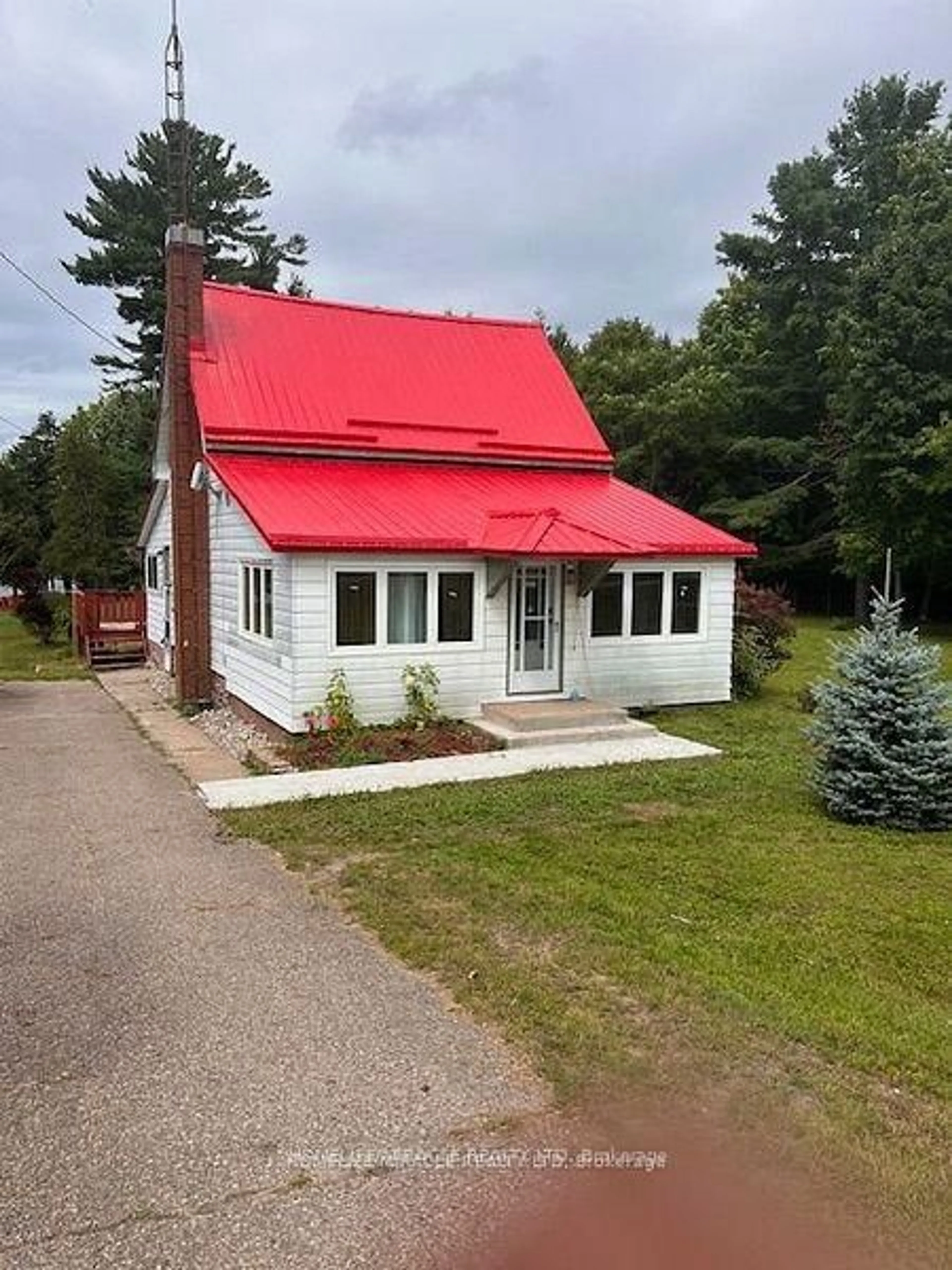 A pic from outside/outdoor area/front of a property/back of a property/a pic from drone, building for 26547 HIGHWAY 62, Bancroft Ontario K0L 2L0
