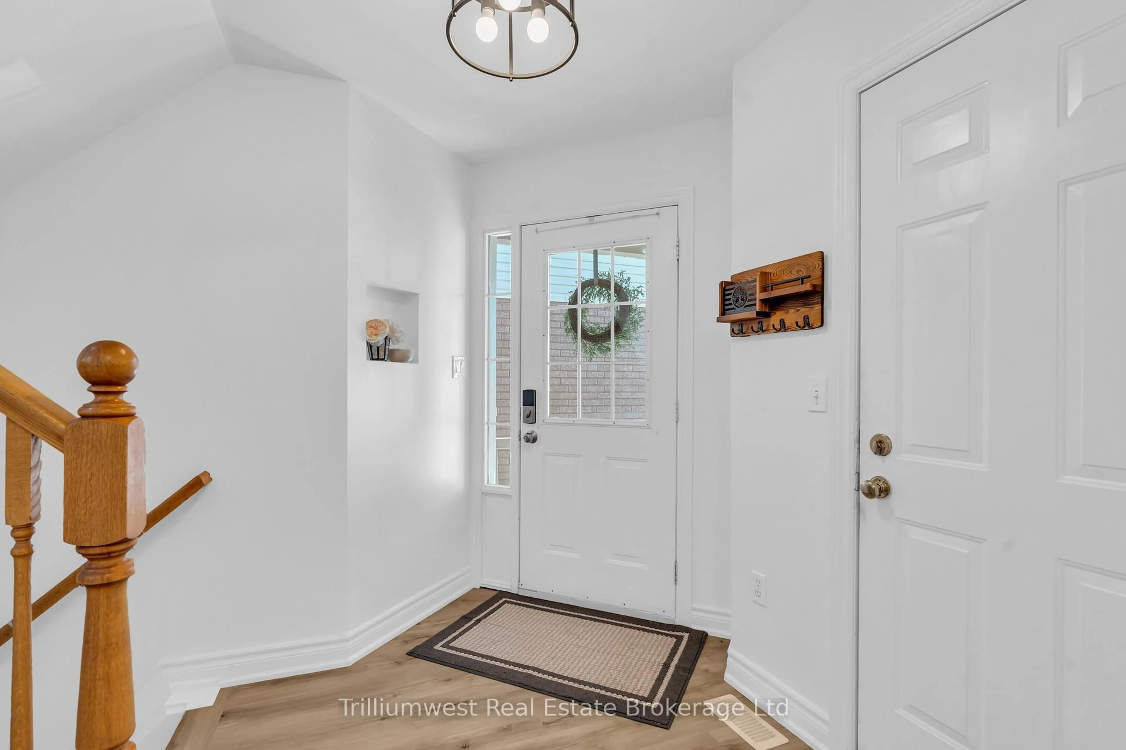 Indoor entryway for 12 McCurdy Rd, Guelph Ontario N1G 4Y6