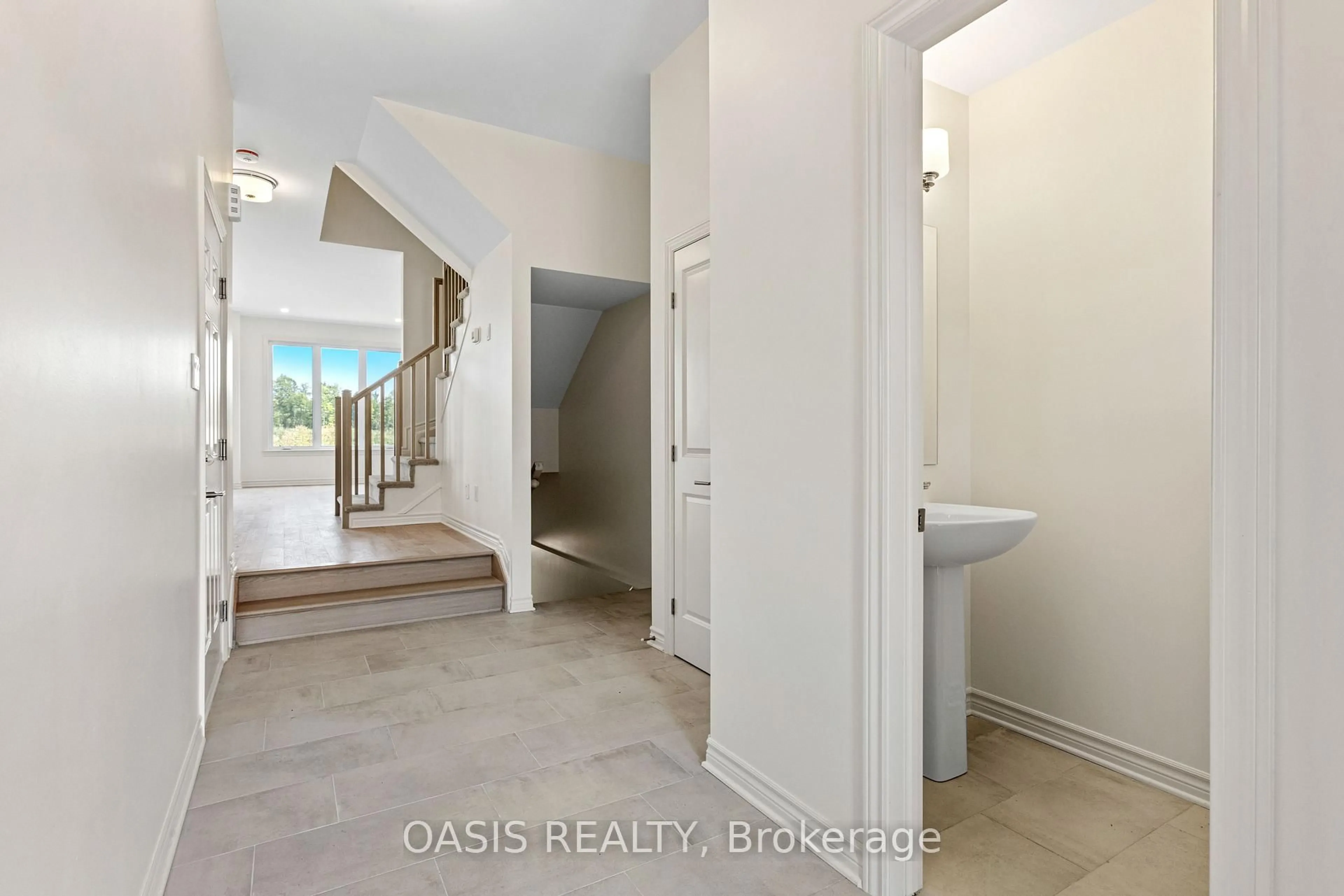 Indoor entryway for 794 Antonio Farley St, Orleans Ontario K4A 5N3