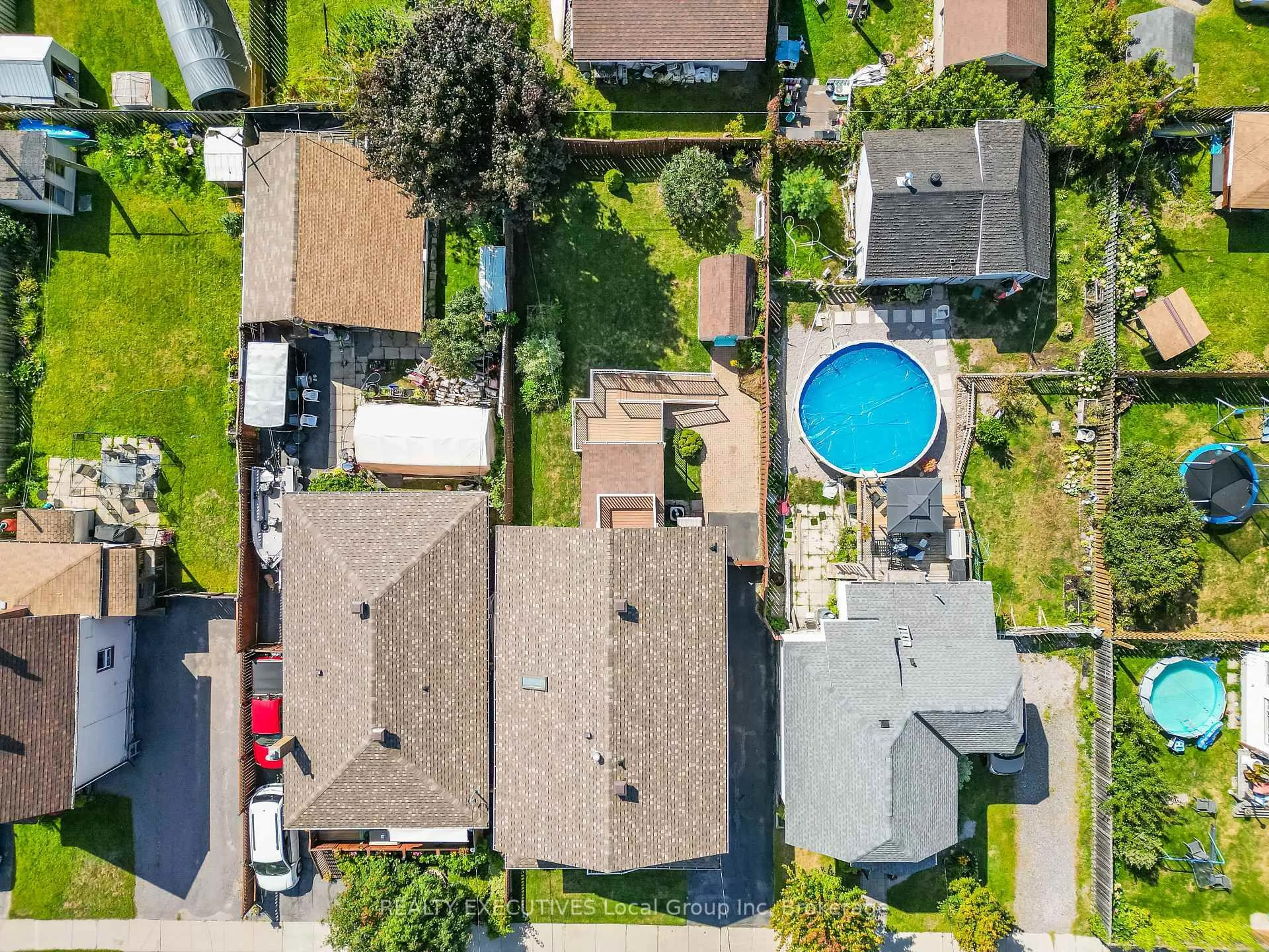 A pic from outside/outdoor area/front of a property/back of a property/a pic from drone, street for 133 FIFTH Ave, North Bay Ontario P1B 1N5