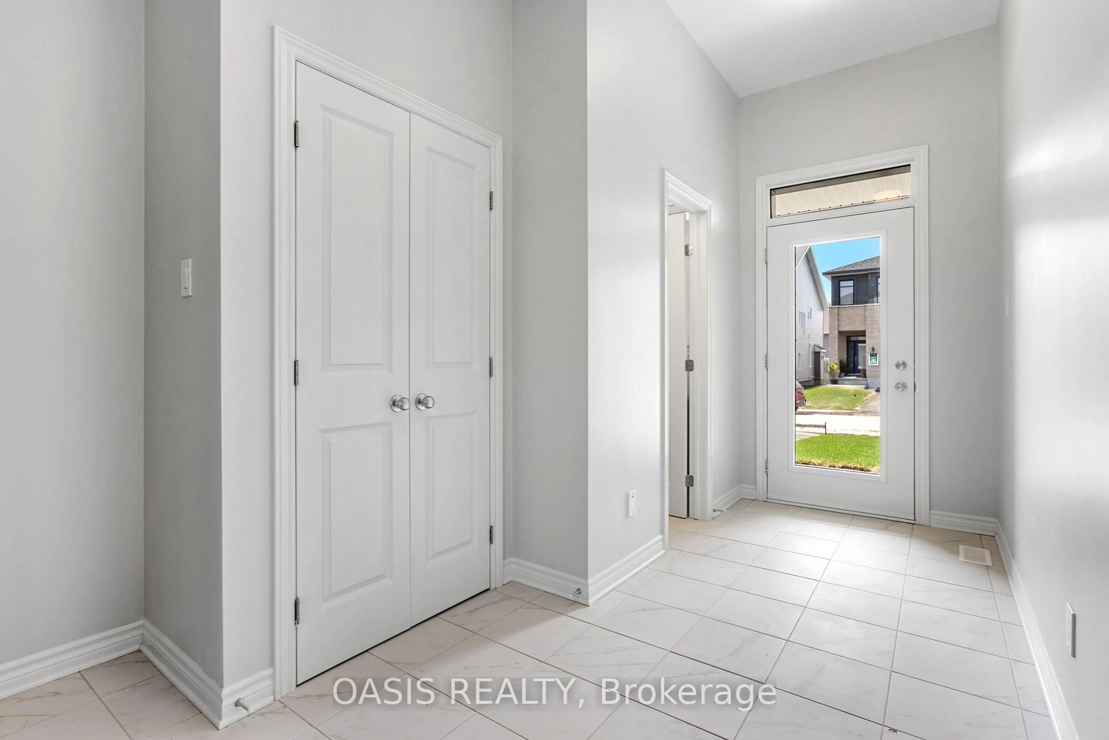Indoor entryway for 786 Antonio Farley St, Orleans Ontario K4A 5N3