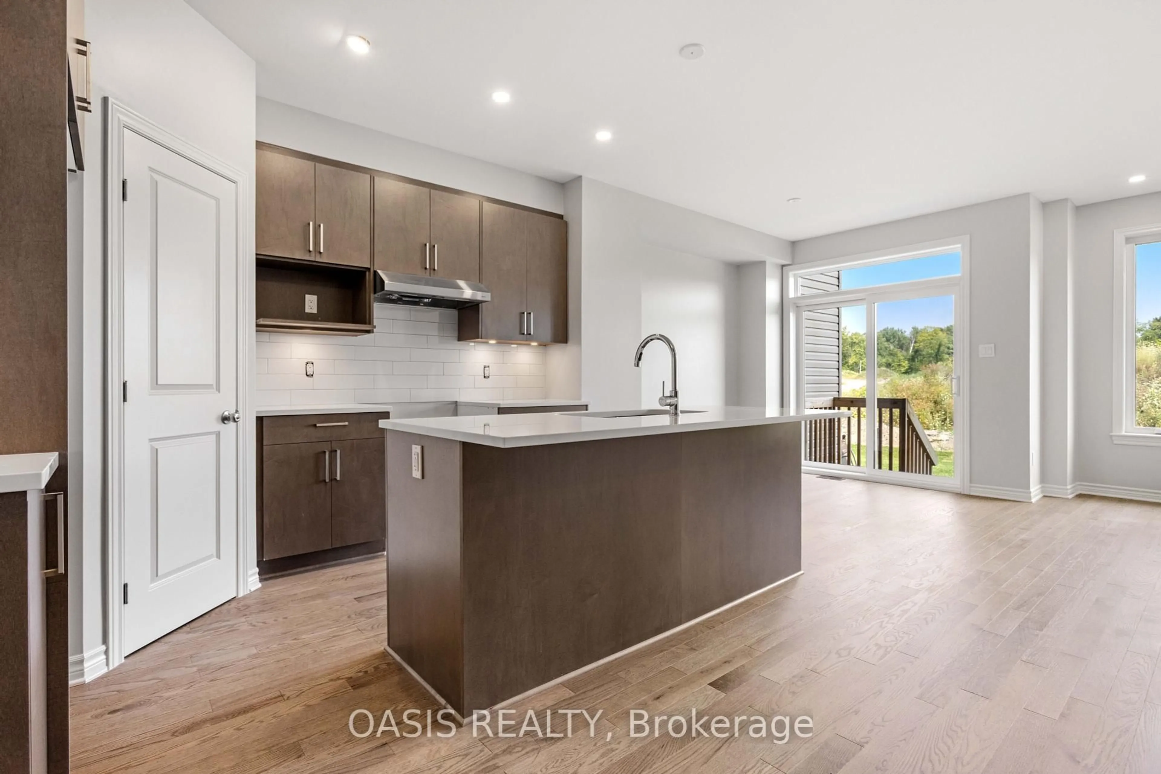 Open concept kitchen, unknown for 786 Antonio Farley St, Orleans Ontario K4A 5N3