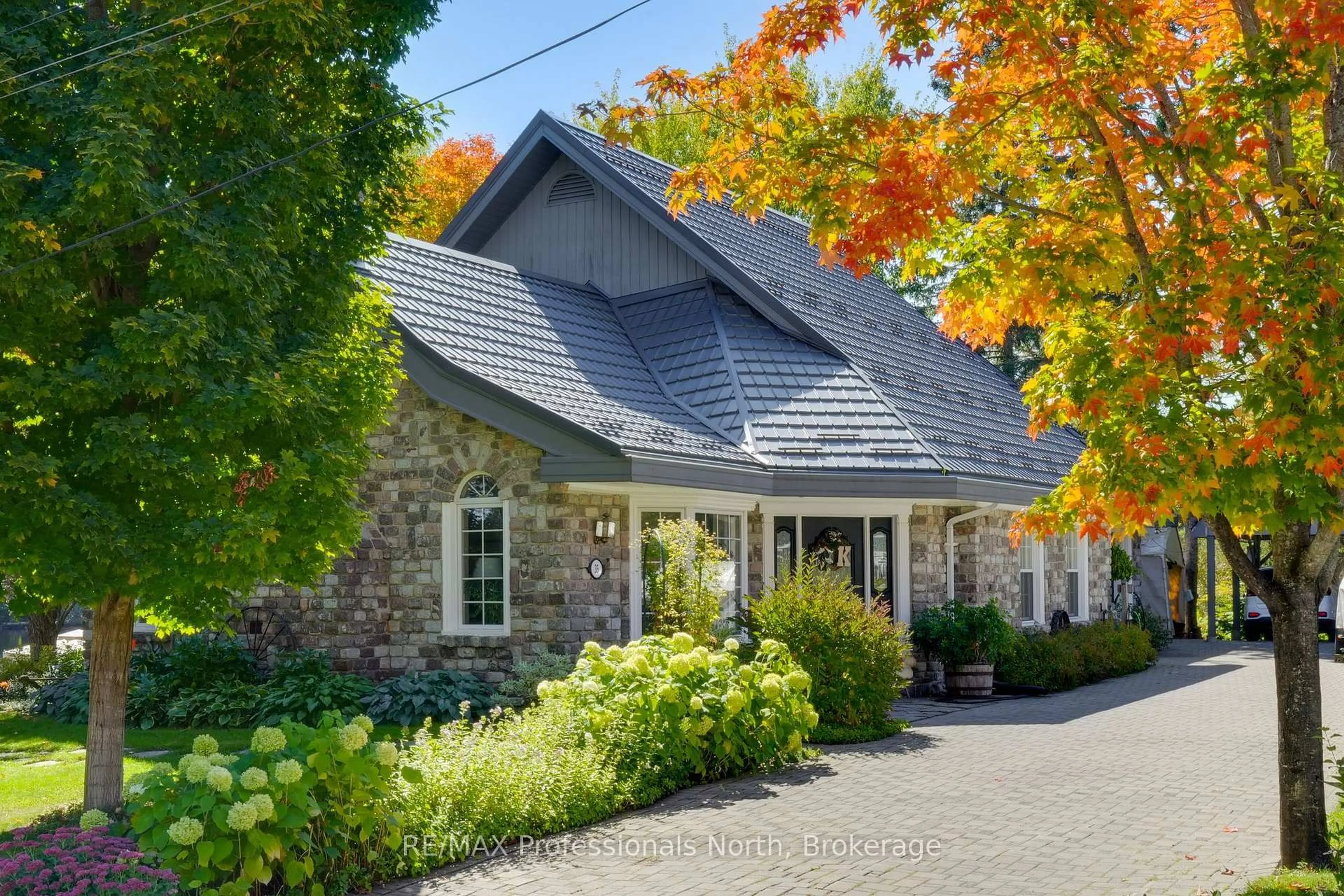 Home with brick exterior material, street for 35 Church St, Huntsville Ontario P1H 1G8