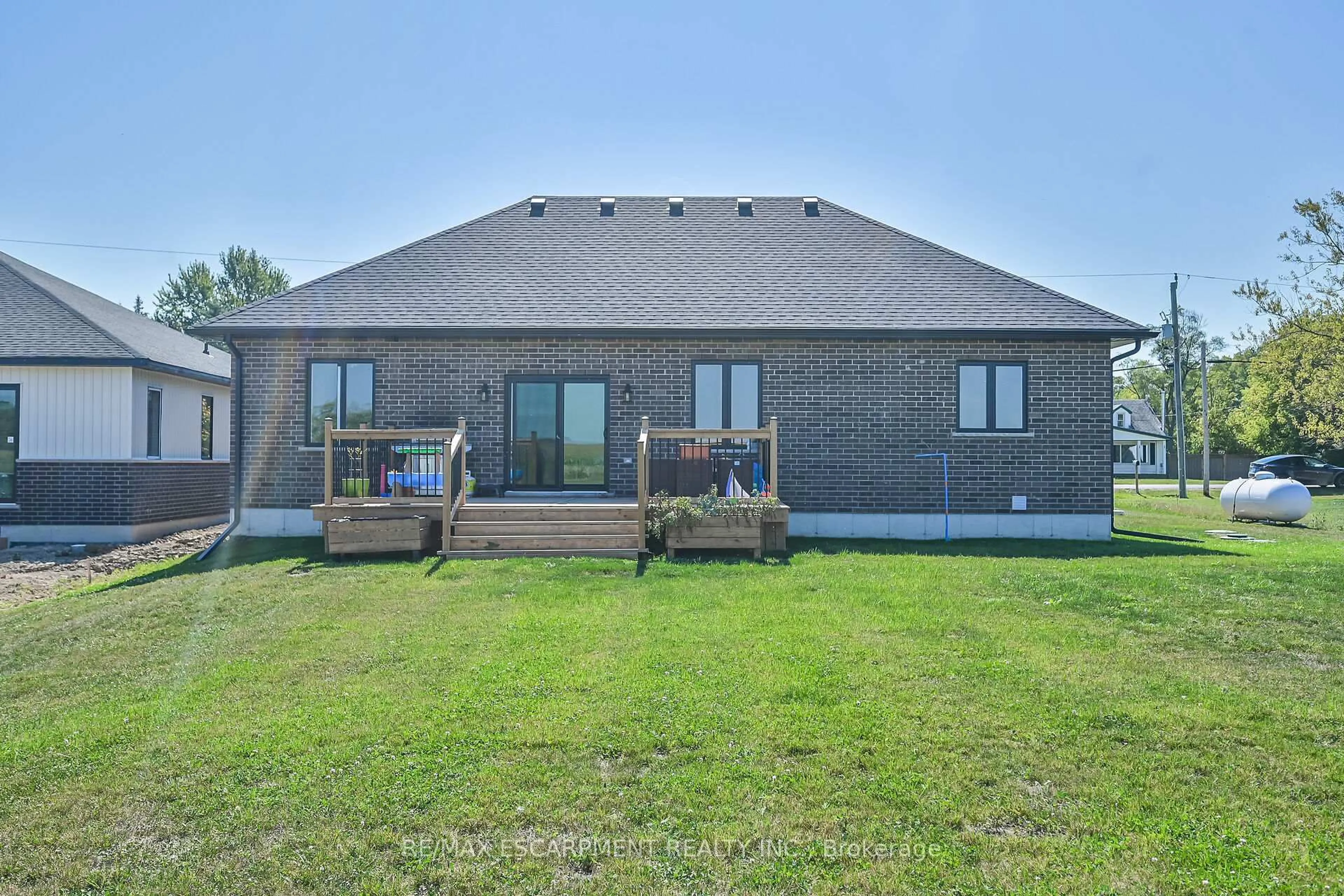 A pic from outside/outdoor area/front of a property/back of a property/a pic from drone, building for 519 Concession 14 Walpole Rd, Haldimand Ontario N0A 1H0
