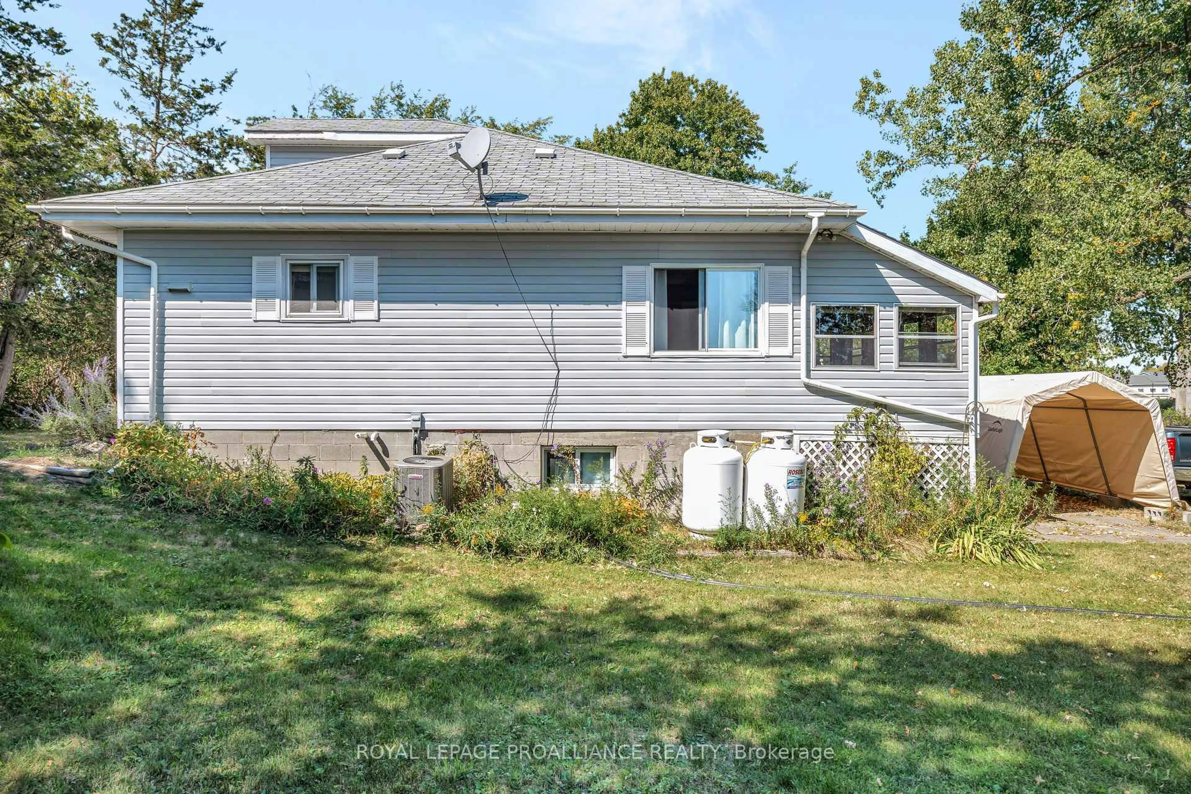 Home with vinyl exterior material, unknown for 473 County Rd 19, Prince Edward County Ontario K0K 1A0