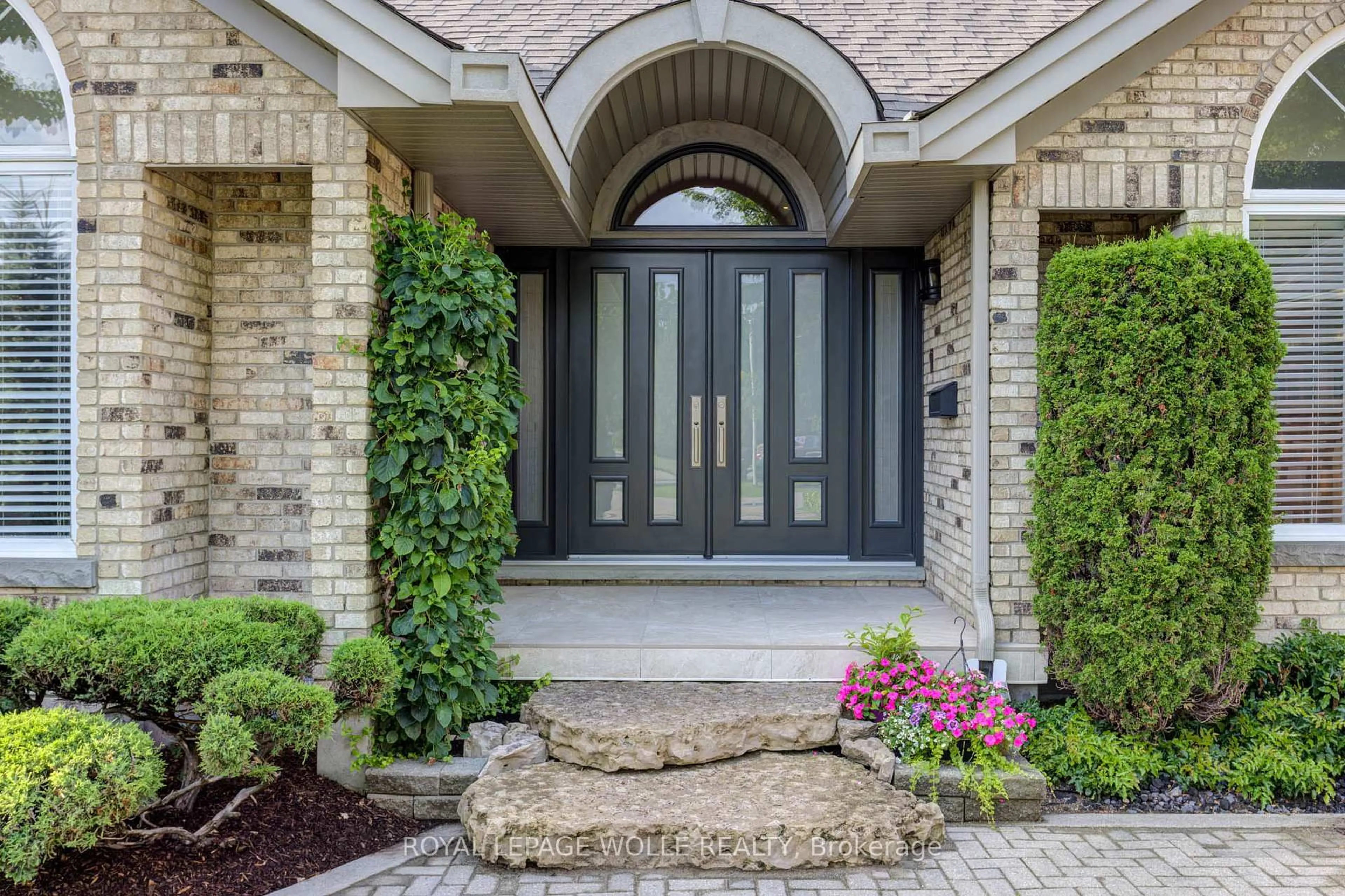 Indoor entryway for 14 James Crt, Wellesley Ontario N0B 2M1