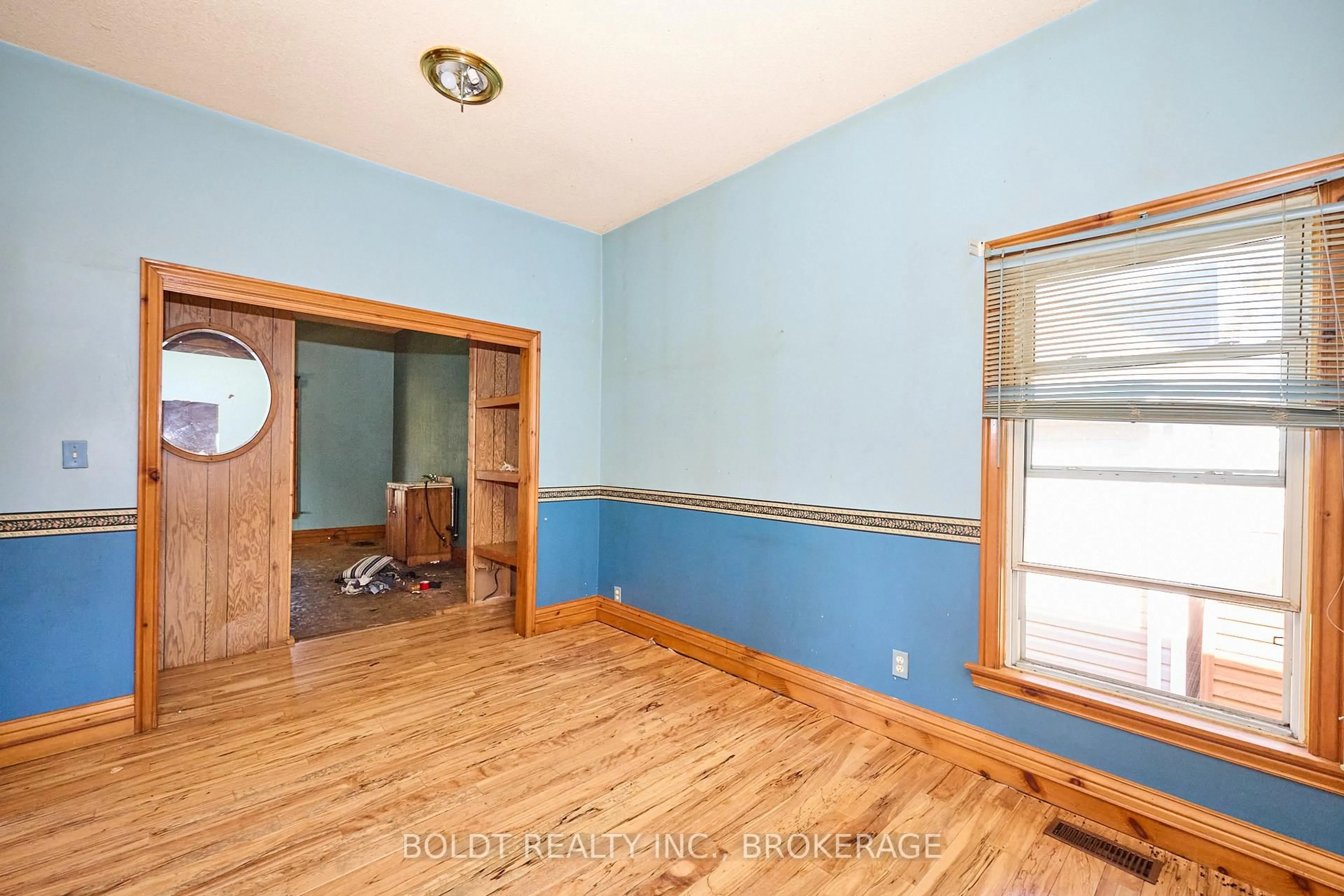 A pic of a room for 20 Grantham Ave, St. Catharines Ontario L2P 3B4