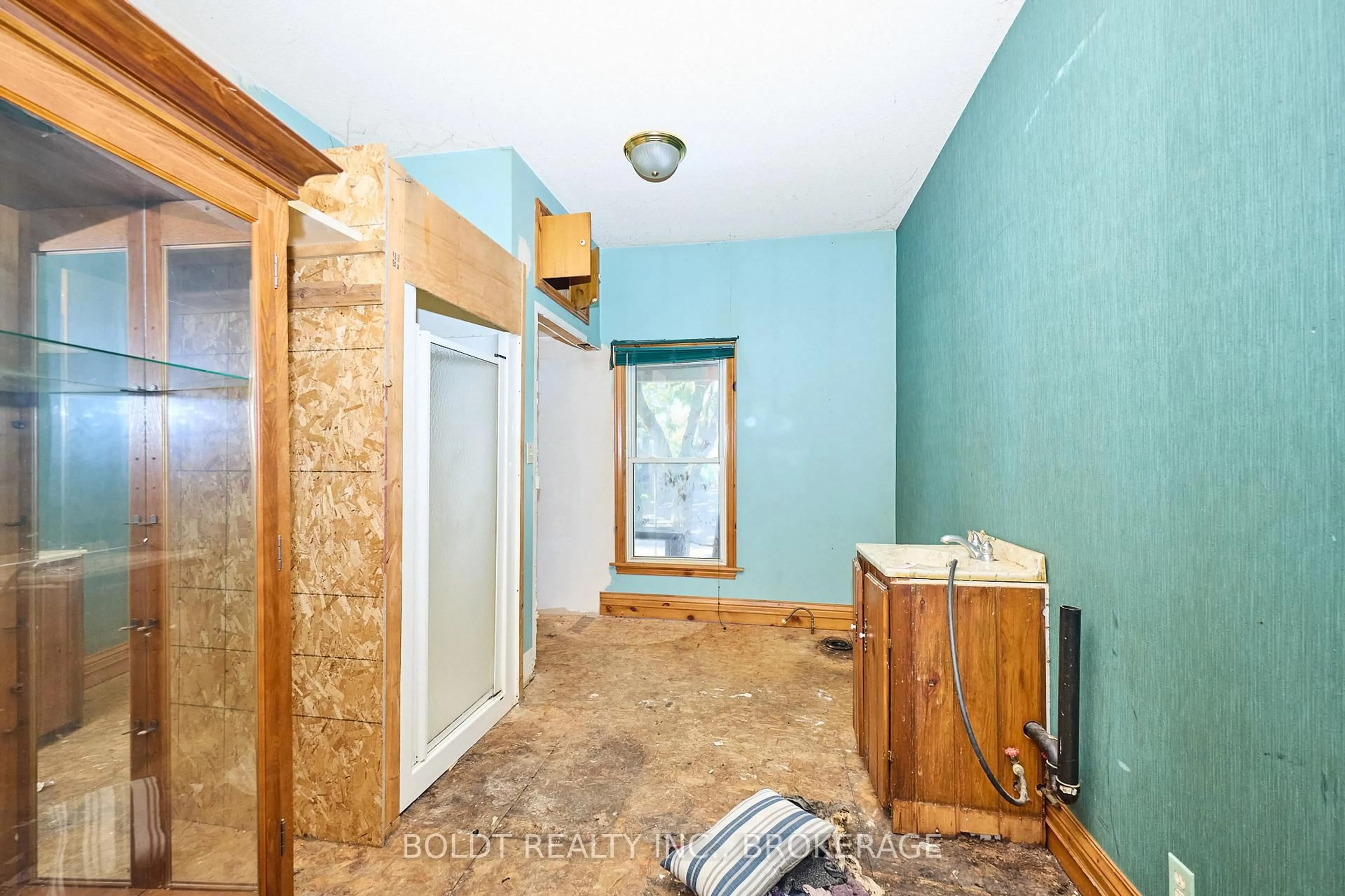 Unknown for 20 Grantham Ave, St. Catharines Ontario L2P 3B4