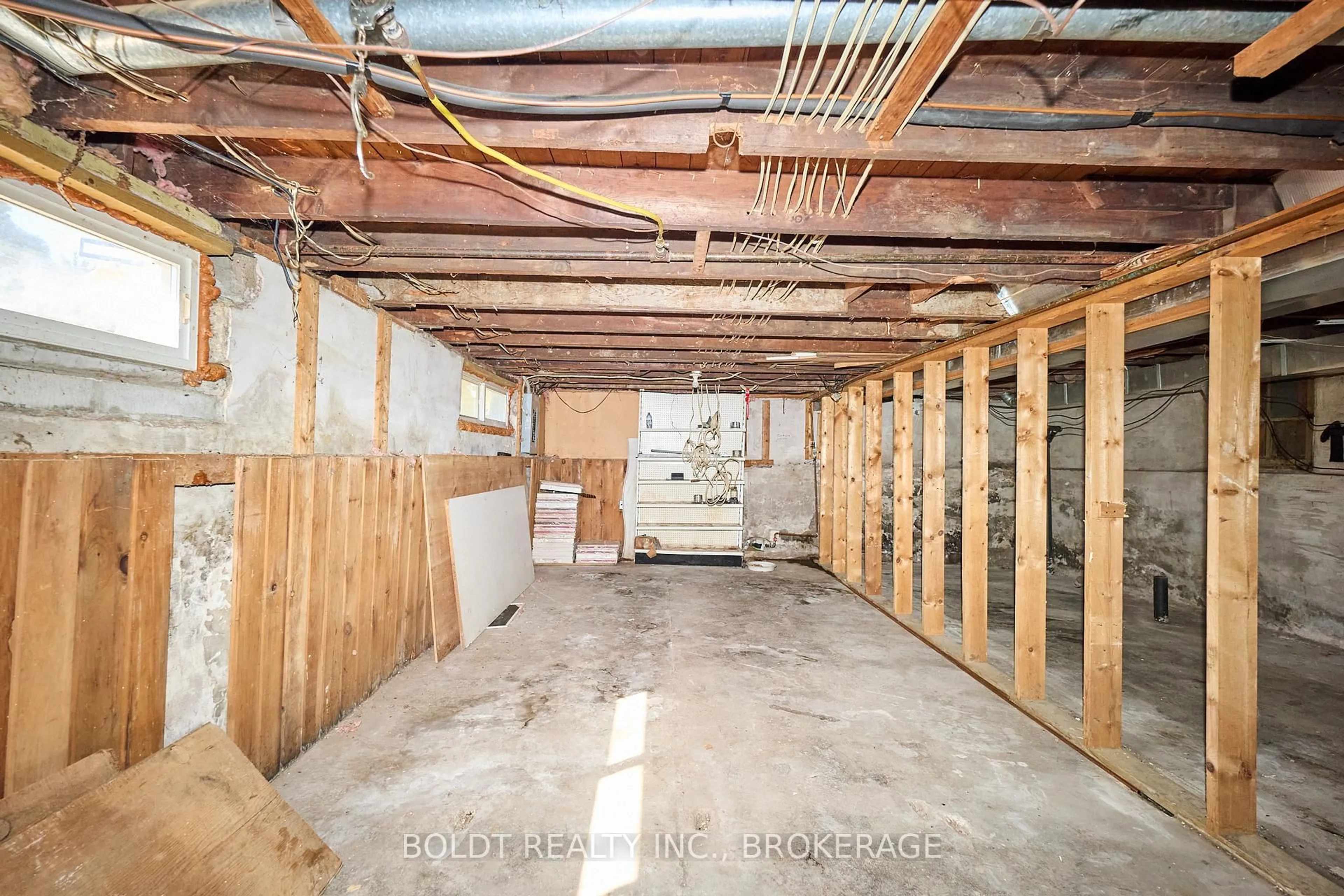 Unknown for 20 Grantham Ave, St. Catharines Ontario L2P 3B4