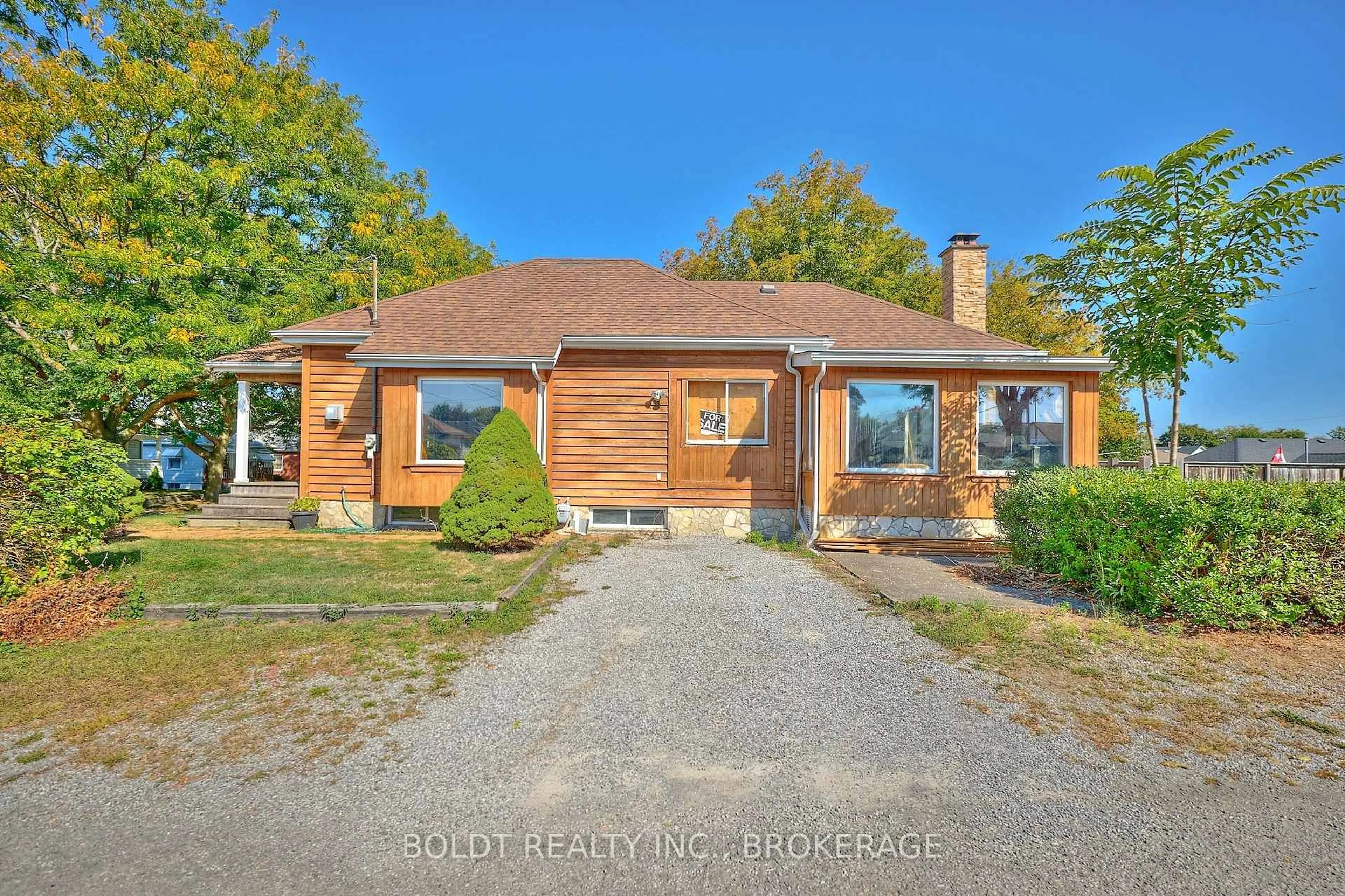 Home with brick exterior material, street for 20 Grantham Ave, St. Catharines Ontario L2P 3B4