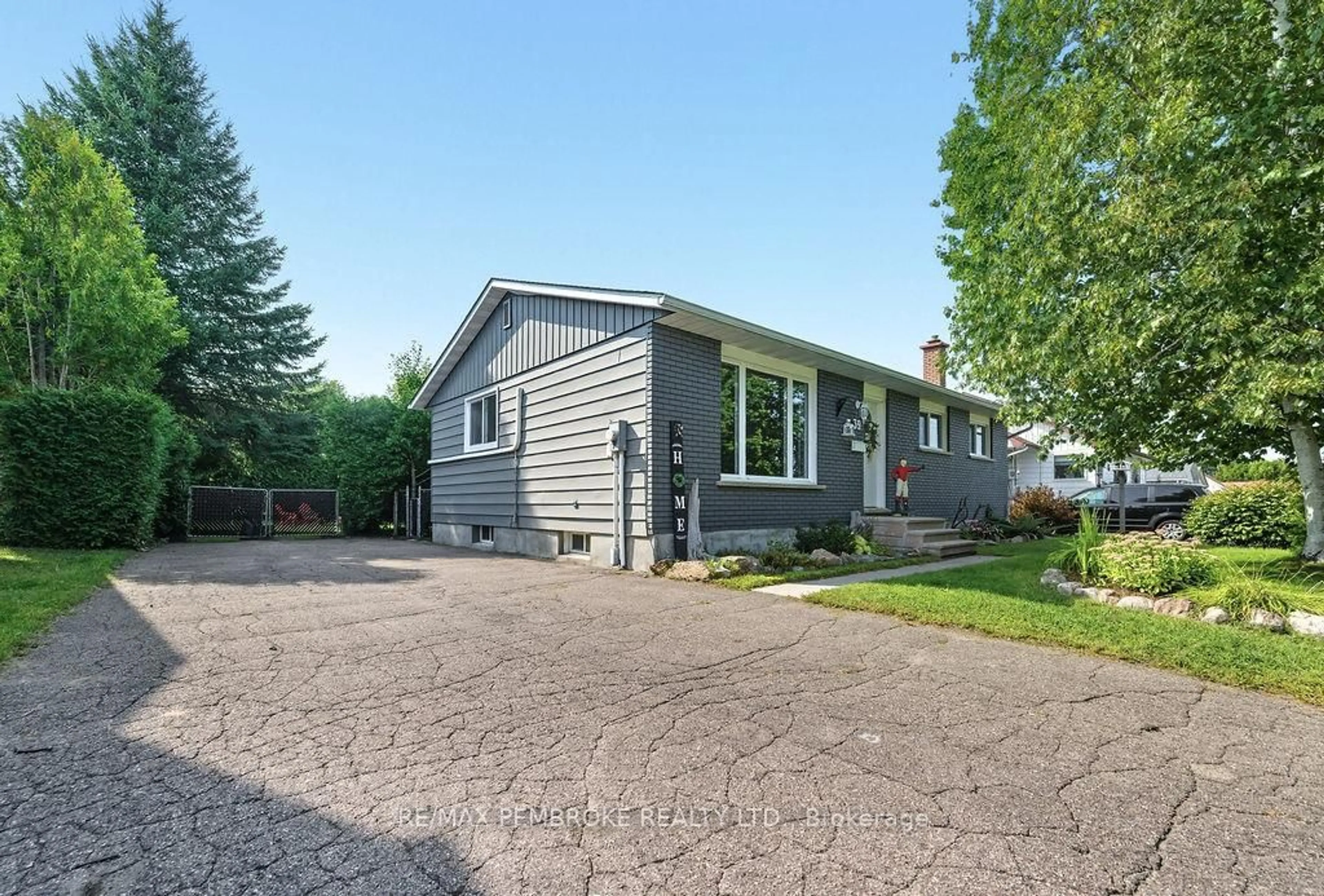 Unknown for 39 Mary St, Petawawa Ontario K8H 1R8