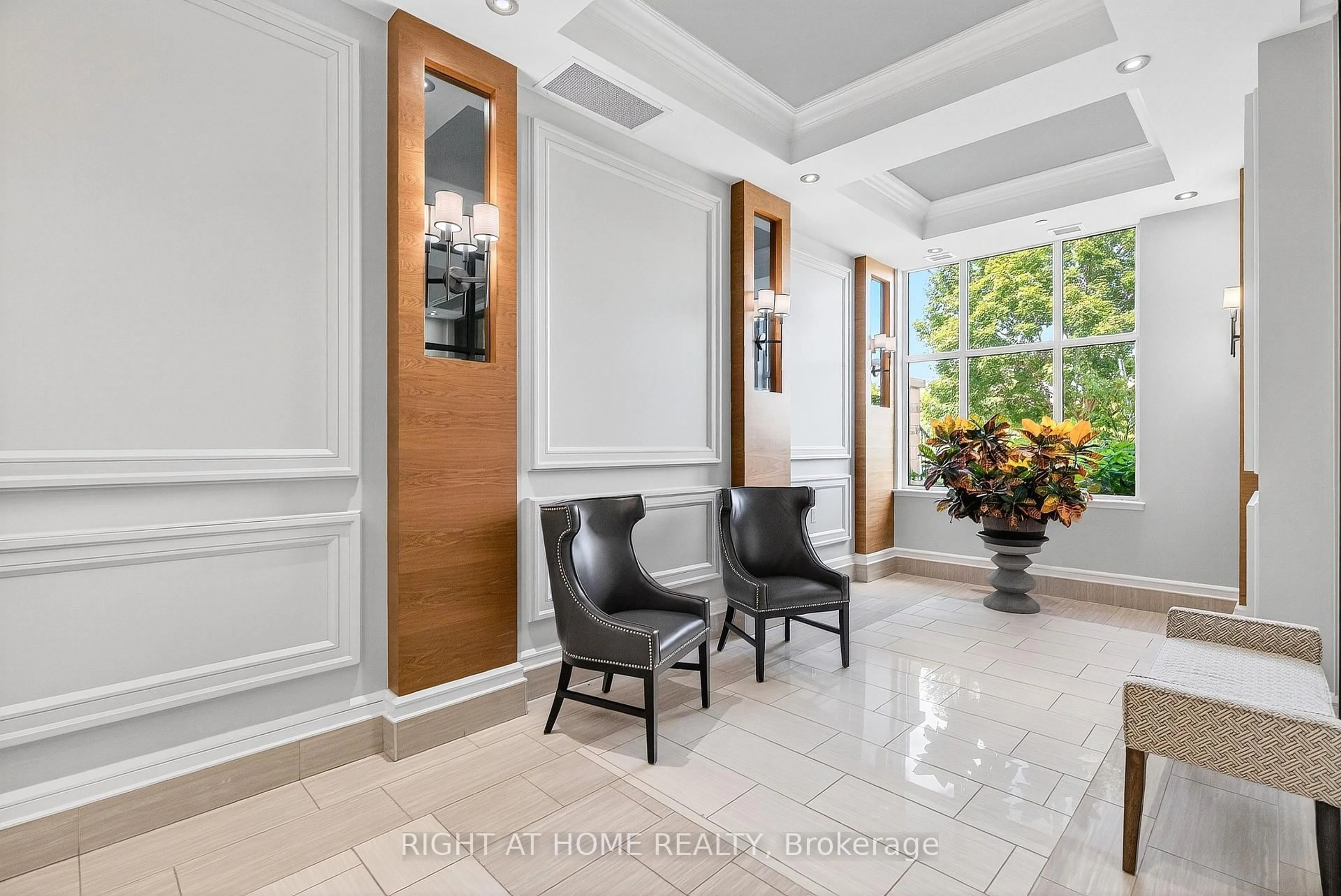 Indoor foyer for 316 Bruyere St #517, Ottawa Ontario K1N 0C3