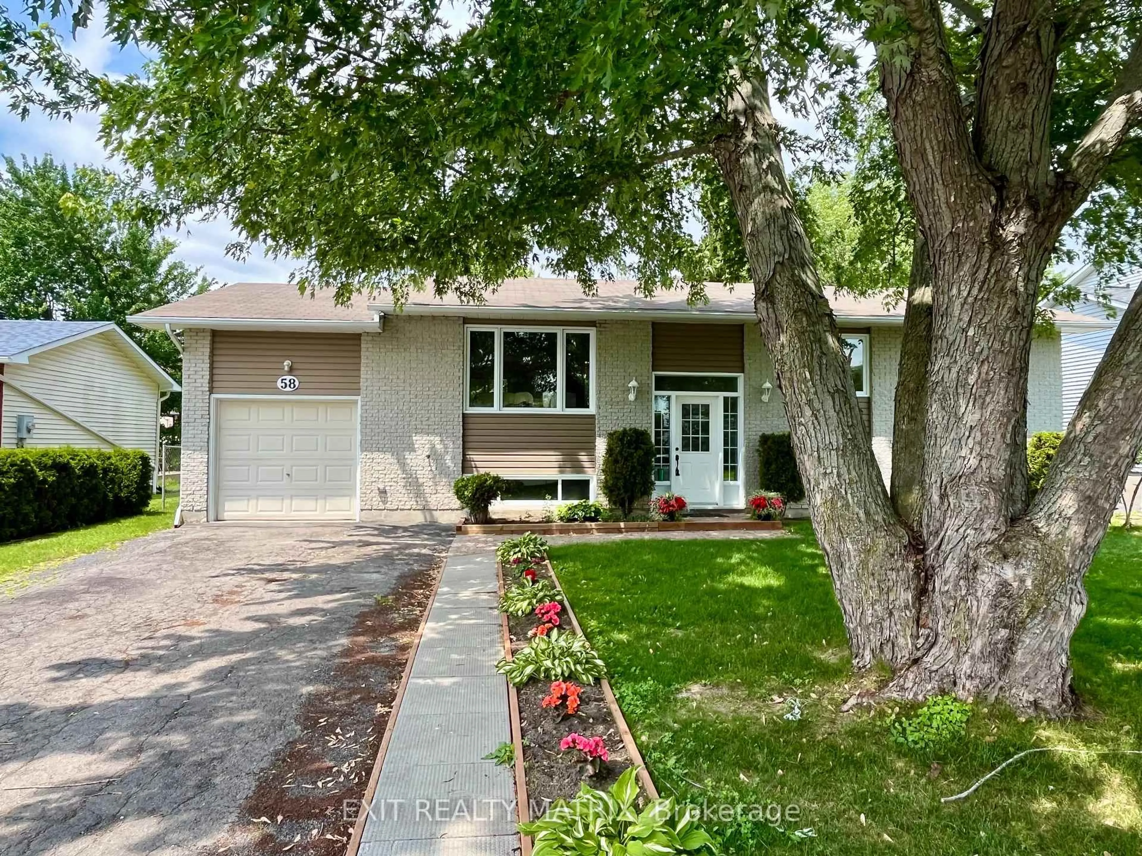 Home with vinyl exterior material, street for 58 Castlebeau St, Russell Ontario K0A 1W0