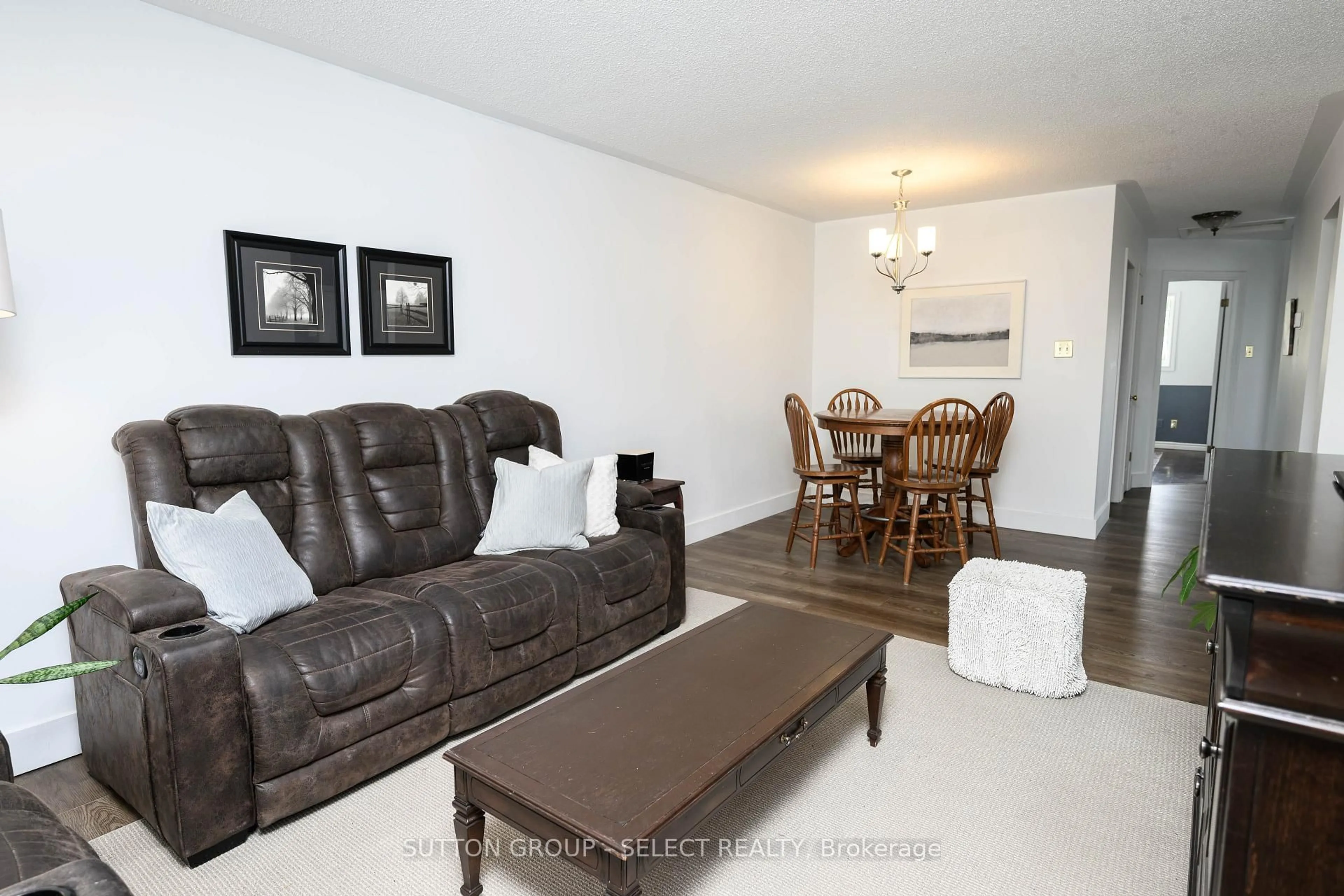 Living room with furniture, unknown for 1009 KIPPS Lane, London East Ontario N5Y 4S6
