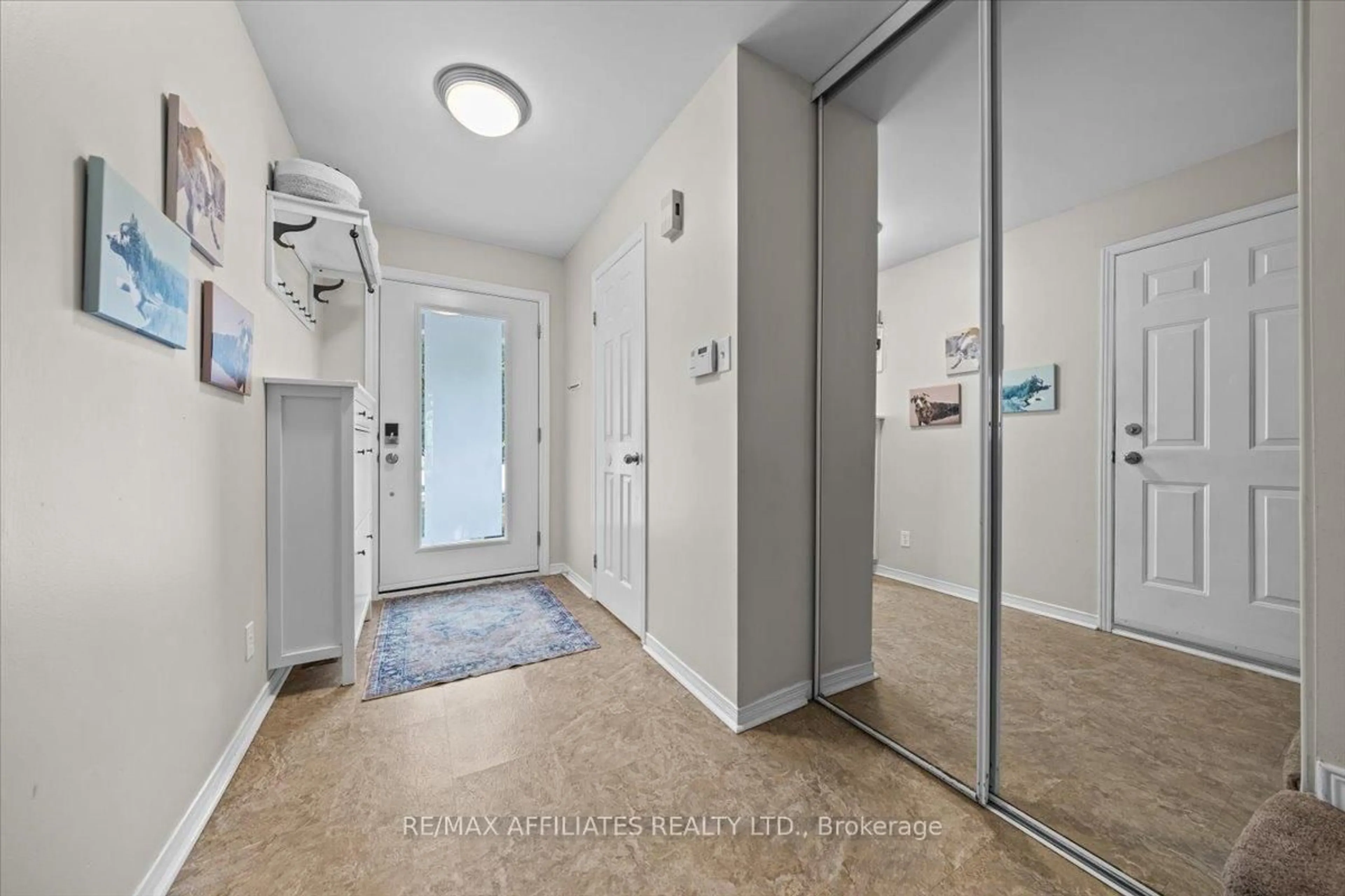Indoor entryway for 93 Springcreek Cres, Ottawa Ontario K2M 2K8