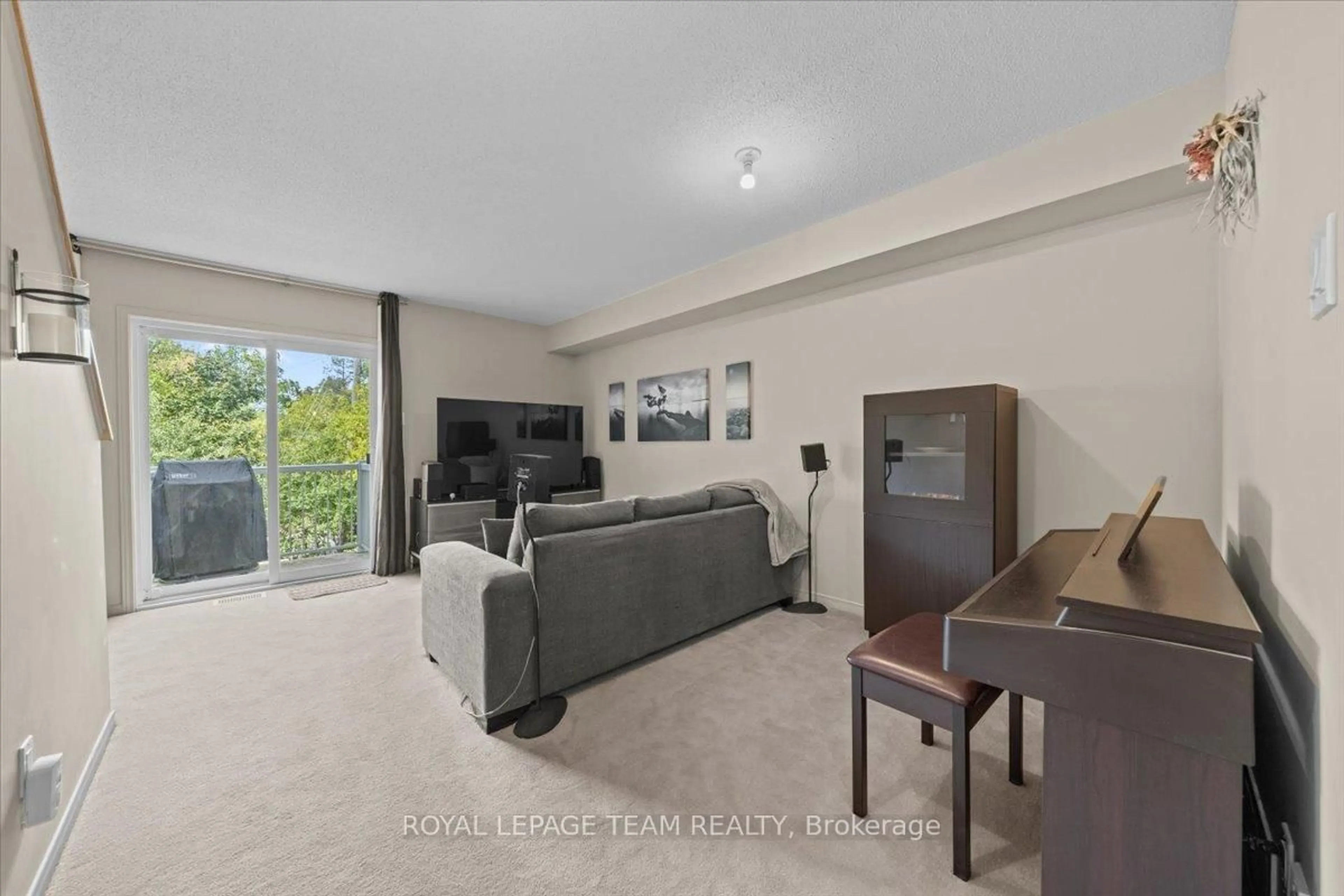 Living room with furniture, unknown for 157 Fordham Private, Ottawa Ontario K2C 4G5