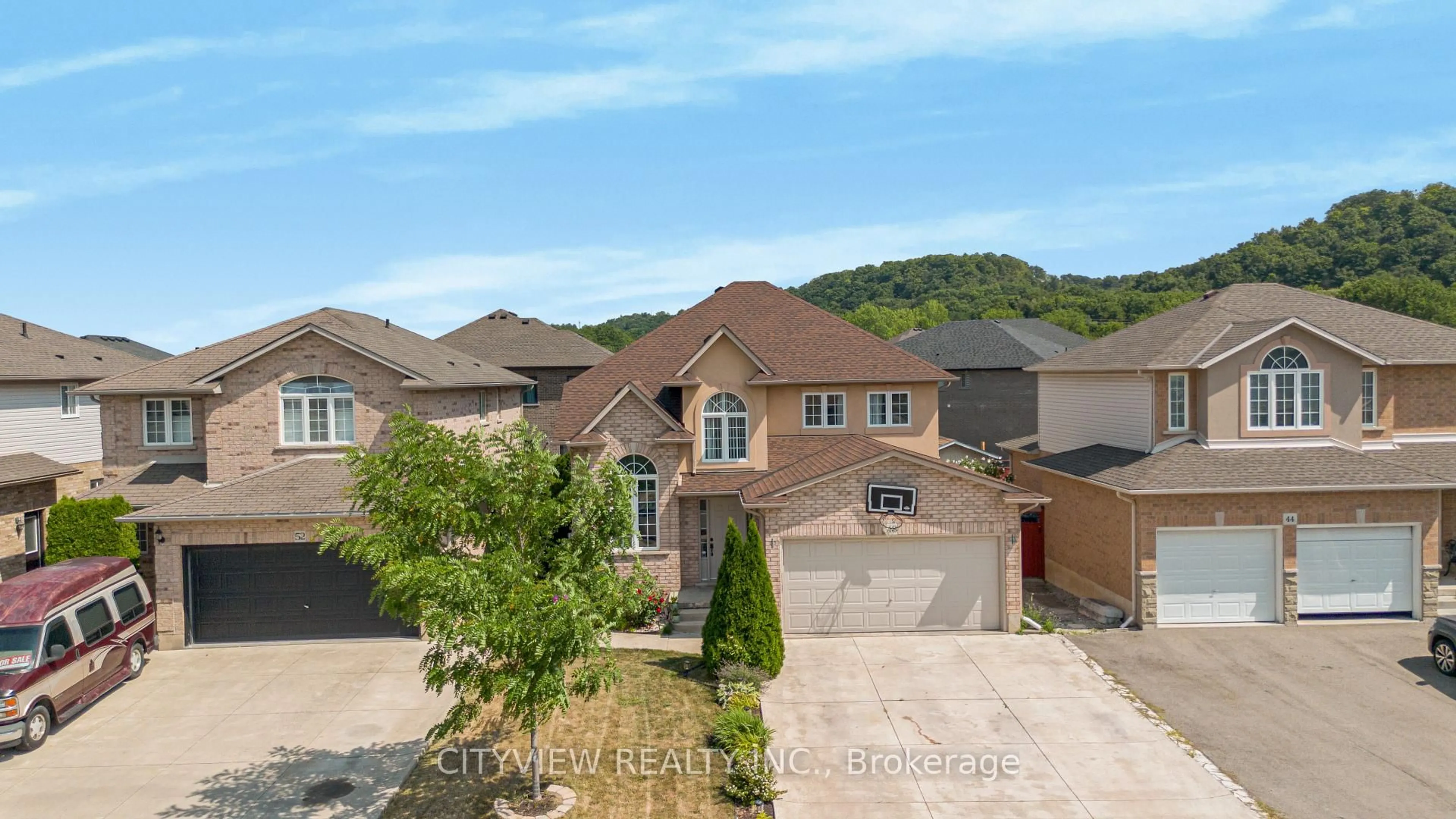 A pic from outside/outdoor area/front of a property/back of a property/a pic from drone, street for 48 Nashville Circ, Hamilton Ontario L8G 5H2