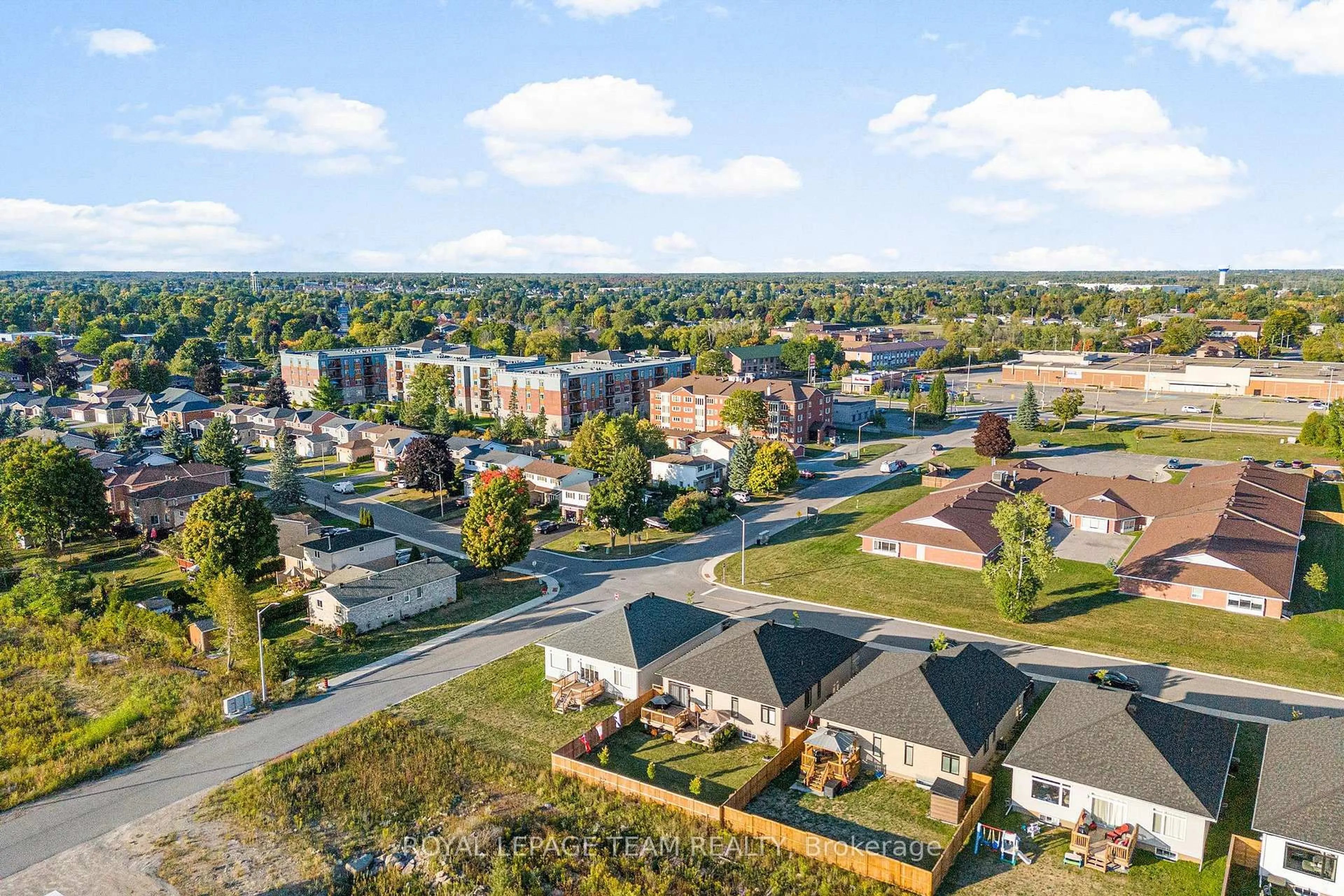 A pic from outside/outdoor area/front of a property/back of a property/a pic from drone, unknown for 276 Wood Ave, Smiths Falls Ontario K7A 5H2