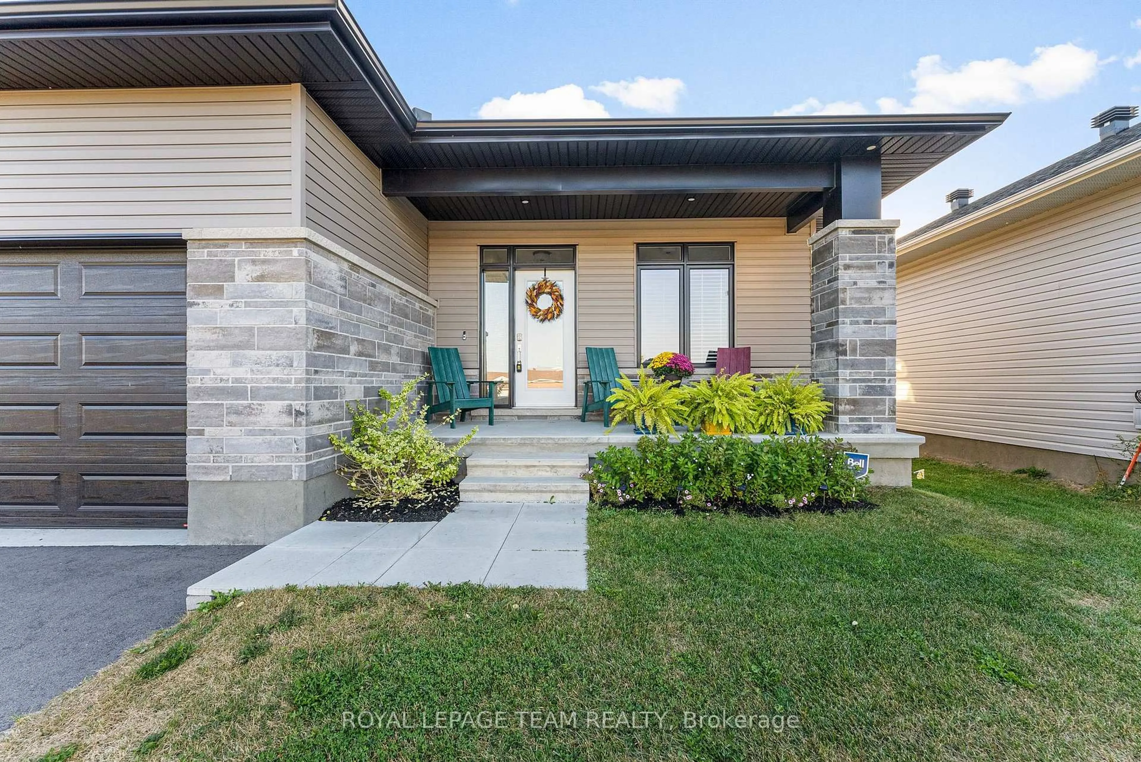 Home with brick exterior material, street for 276 Wood Ave, Smiths Falls Ontario K7A 5H2
