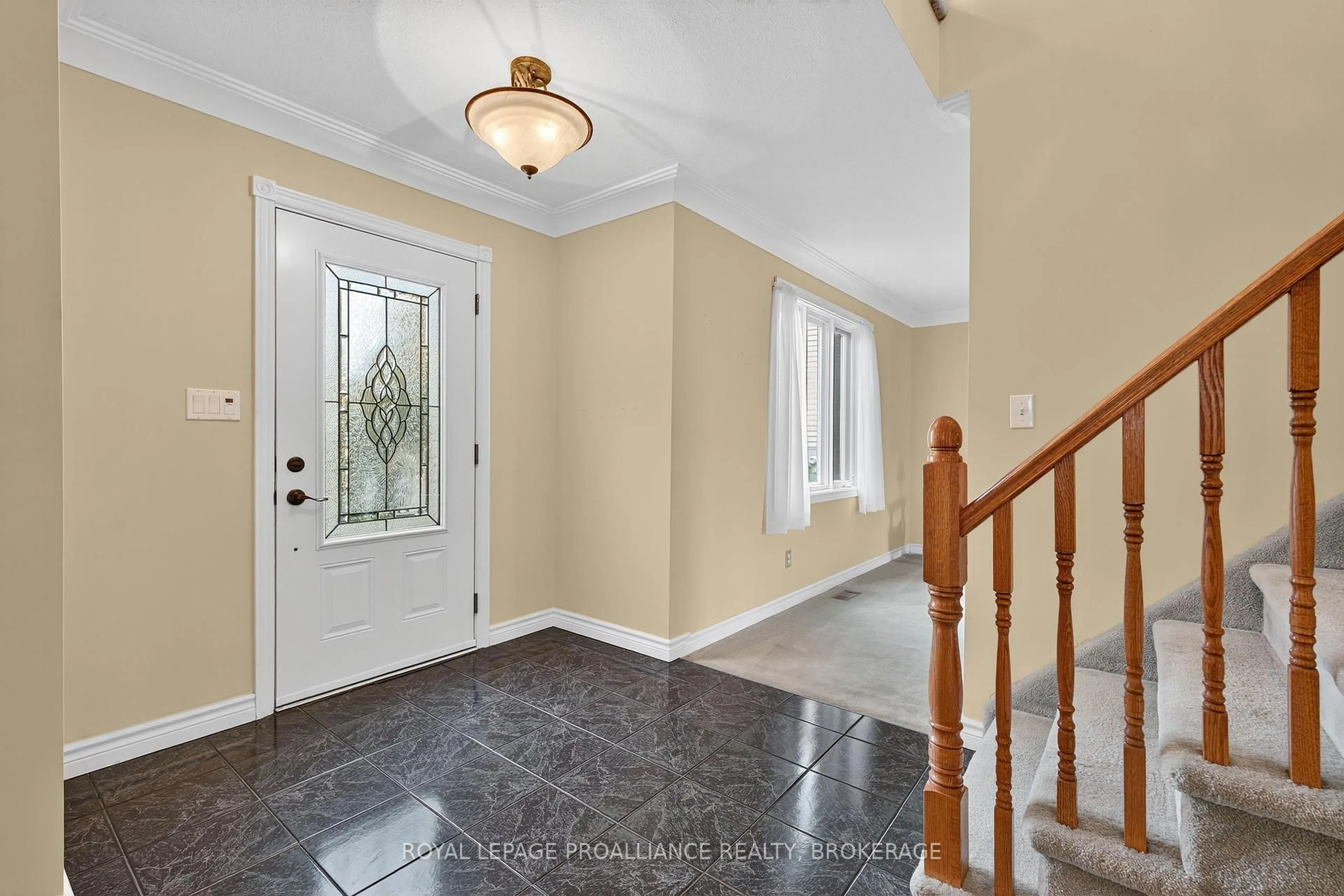 Indoor entryway for 520 Citation Cres, Kingston Ontario K7M 8W2