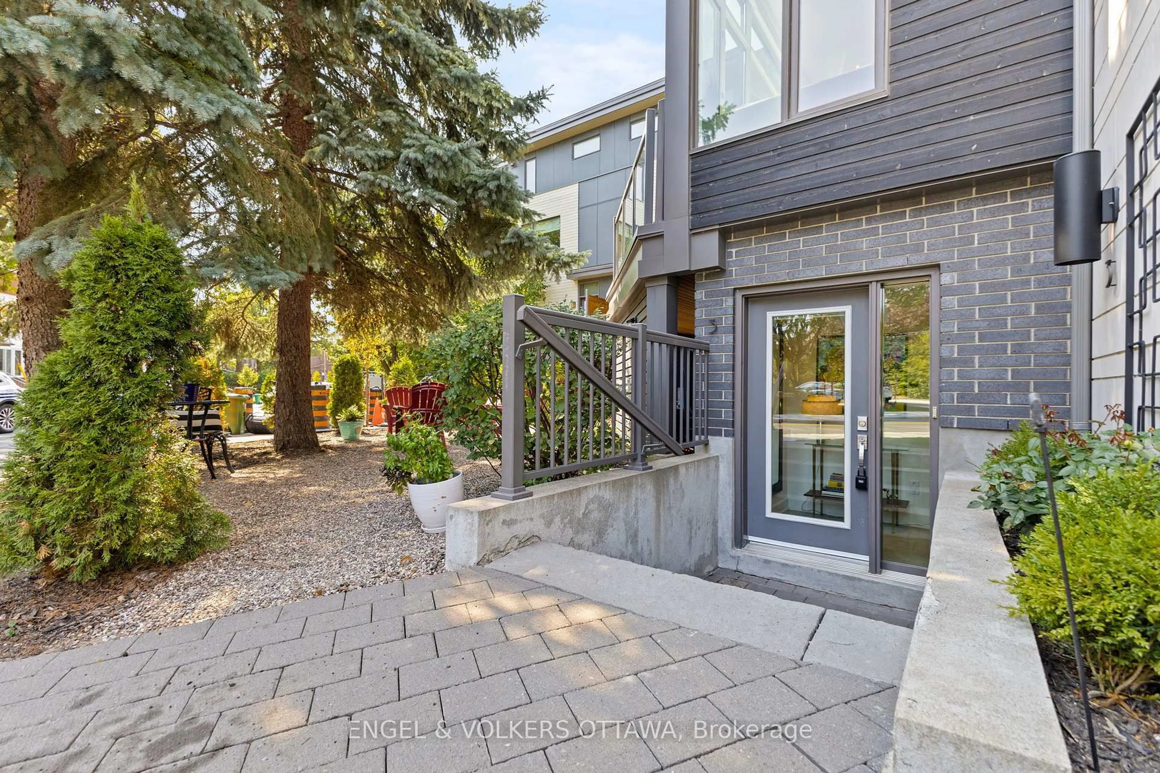 Unknown for 3 Montcalm St, Ottawa Ontario K1S 5H7