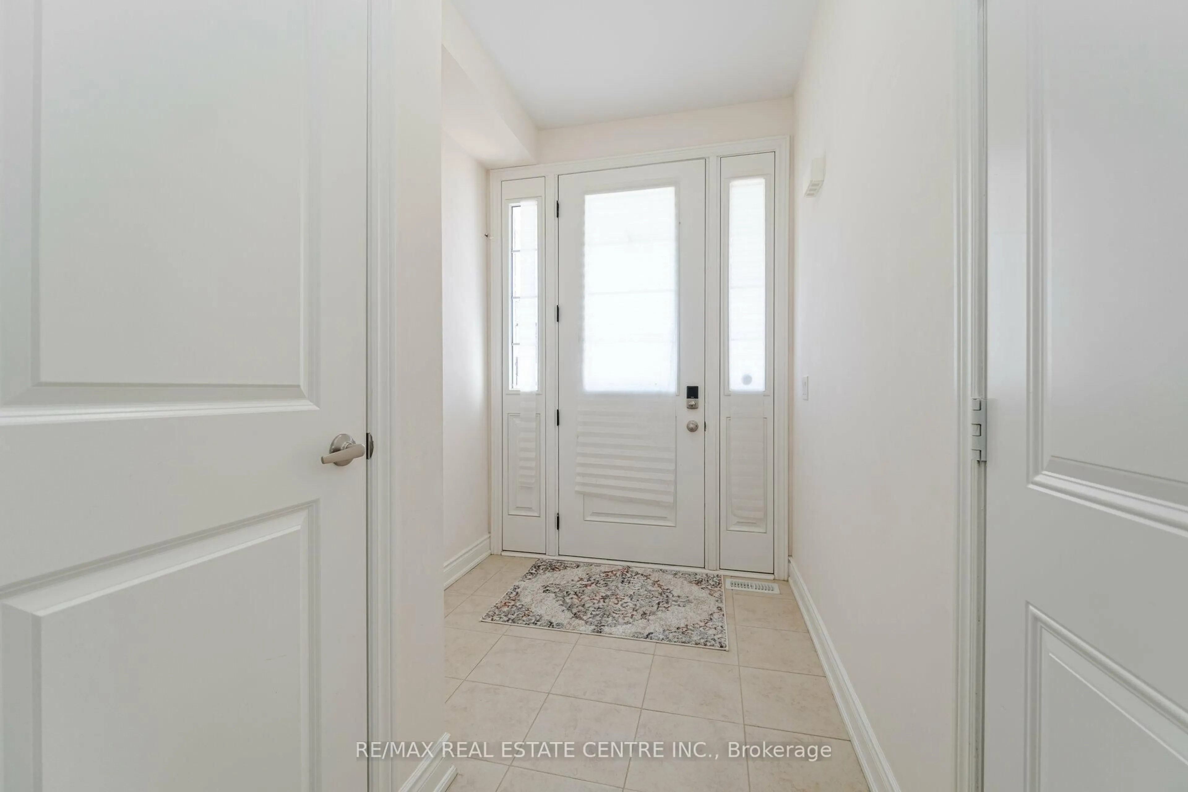 Indoor entryway for 84 Heming Tr, Hamilton Ontario L9K 0H8