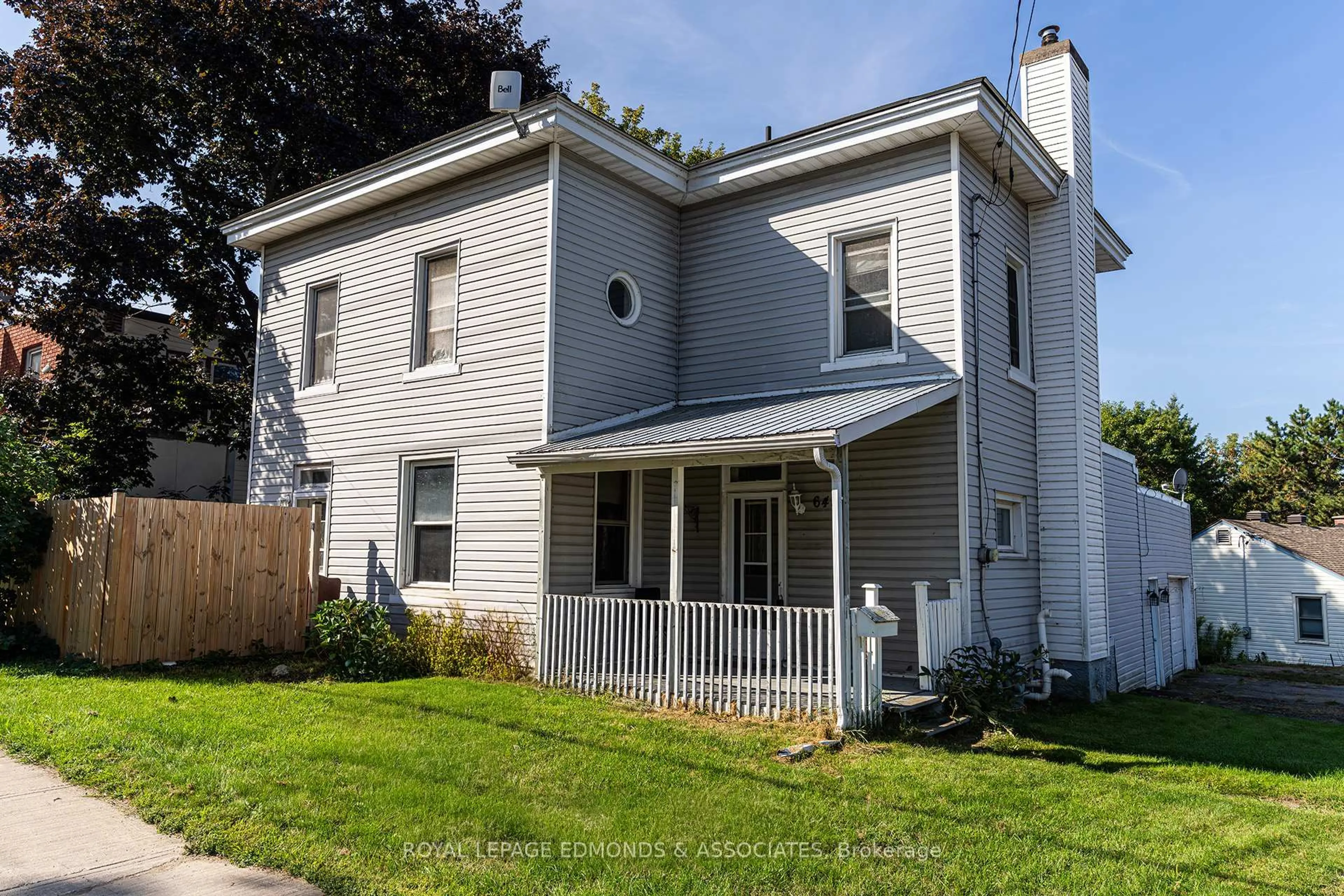 Home with vinyl exterior material, street for 642 Mackay St, Pembroke Ontario K8A 1G4