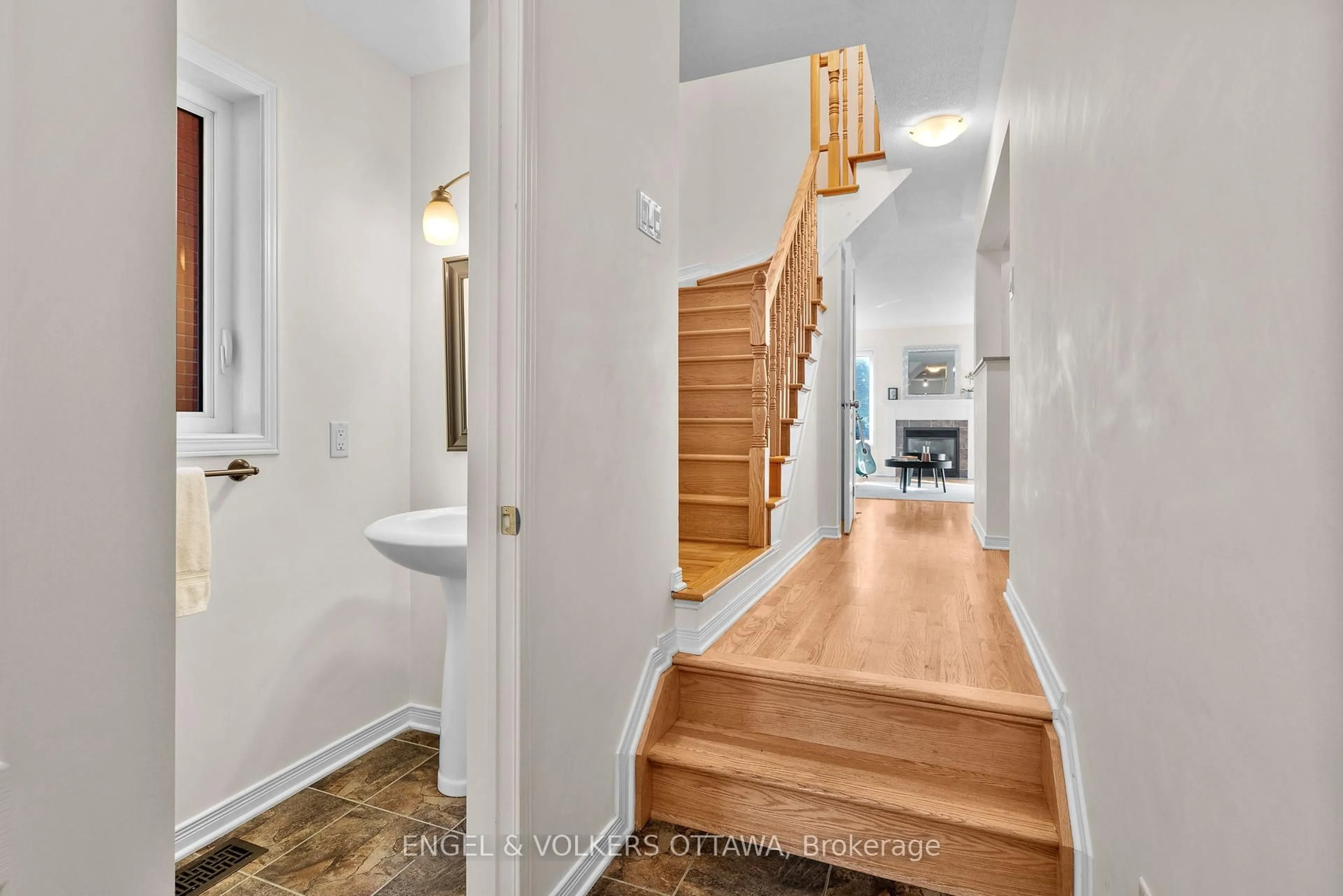 Indoor entryway for 287 Meilleur Private, Ottawa Ontario K1L 0A2
