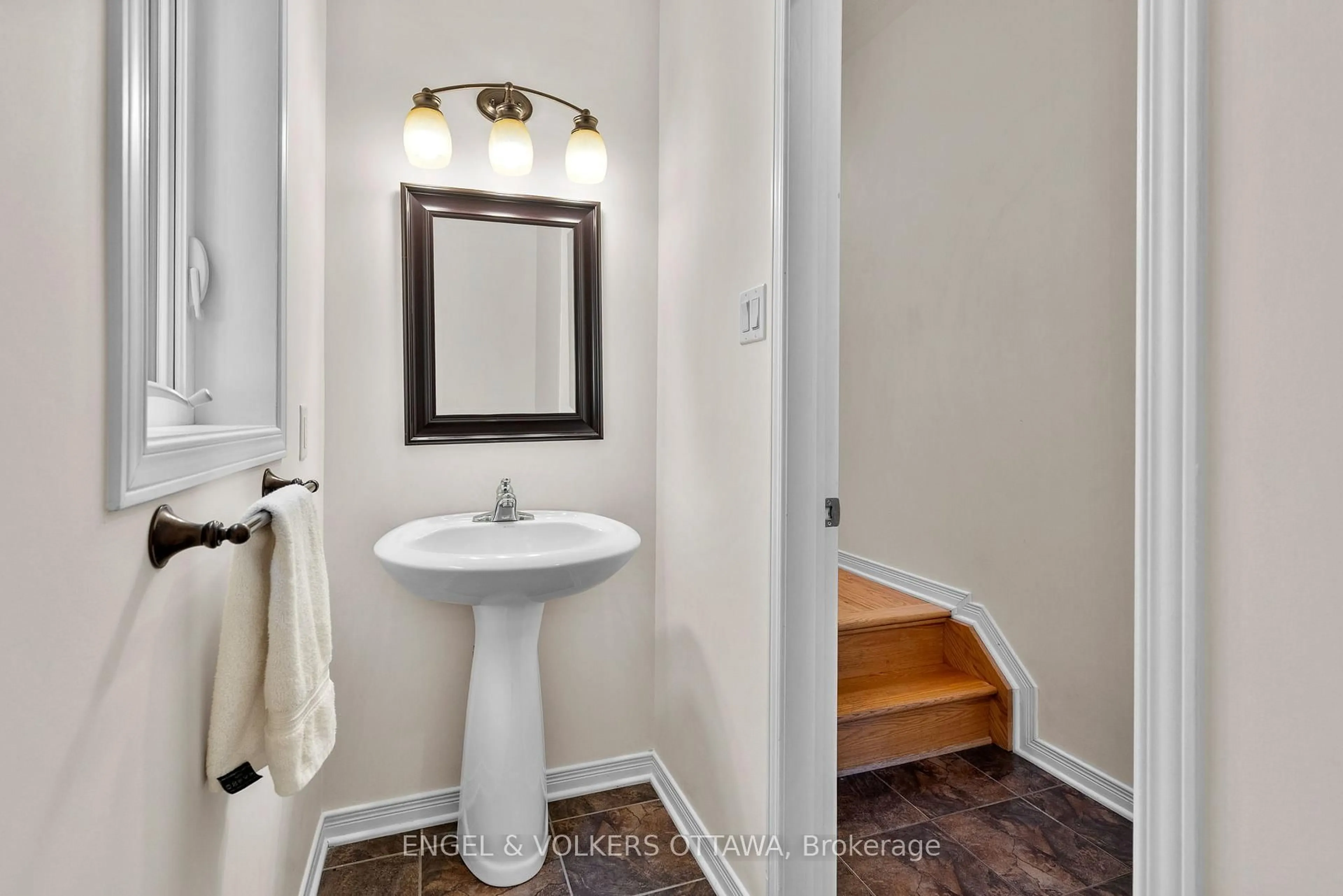 Standard bathroom, ceramic/tile floor for 287 Meilleur Private, Ottawa Ontario K1L 0A2