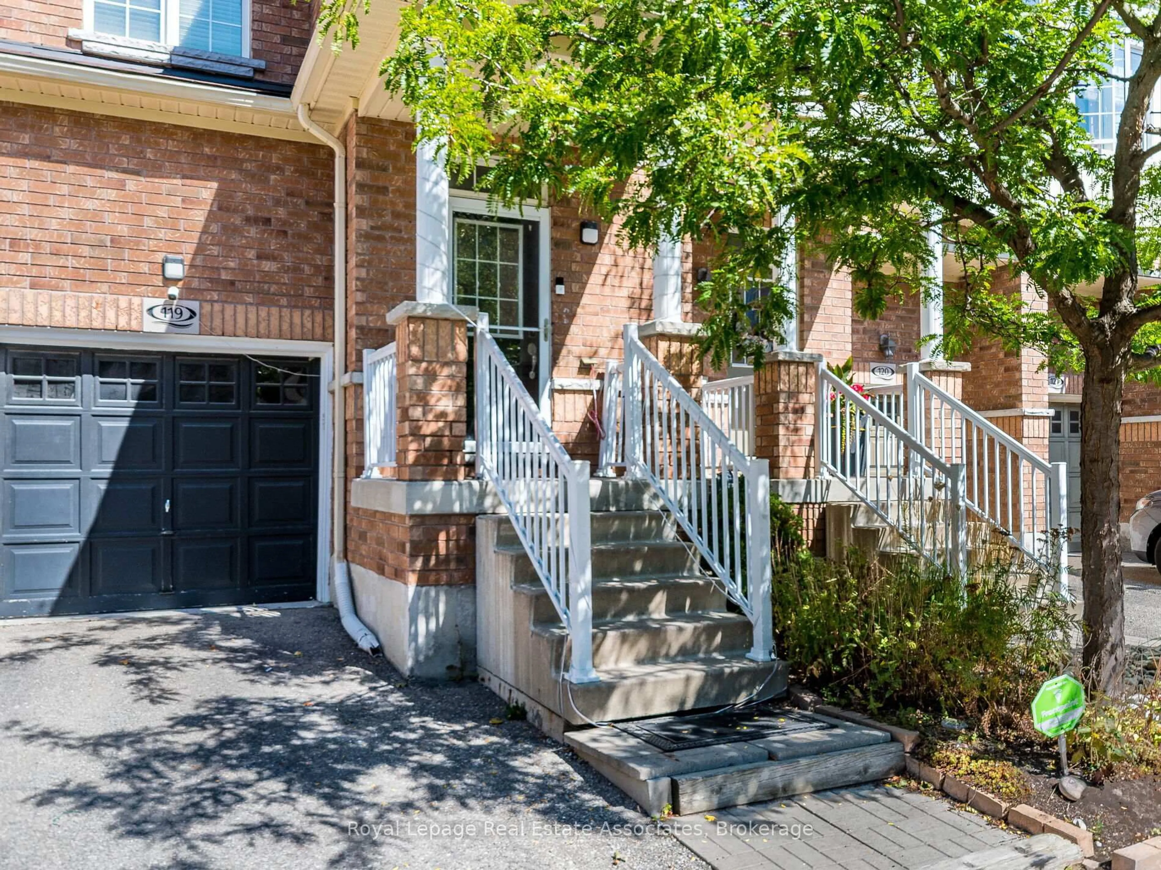 Home with brick exterior material, street for 110 Highland Rd #119, Kitchener Ontario N2M 3S1
