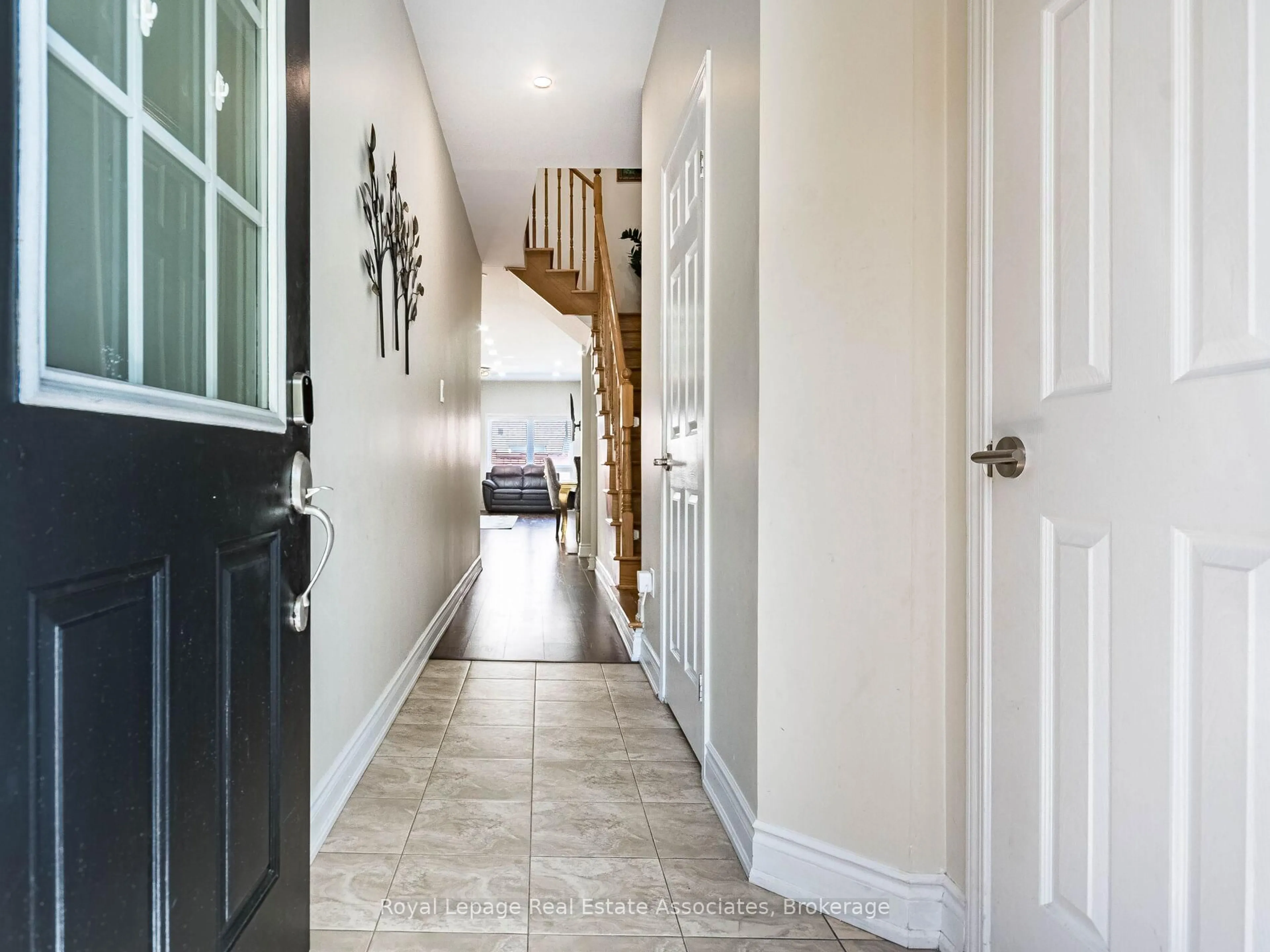 Indoor entryway for 110 Highland Rd #119, Kitchener Ontario N2M 3S1