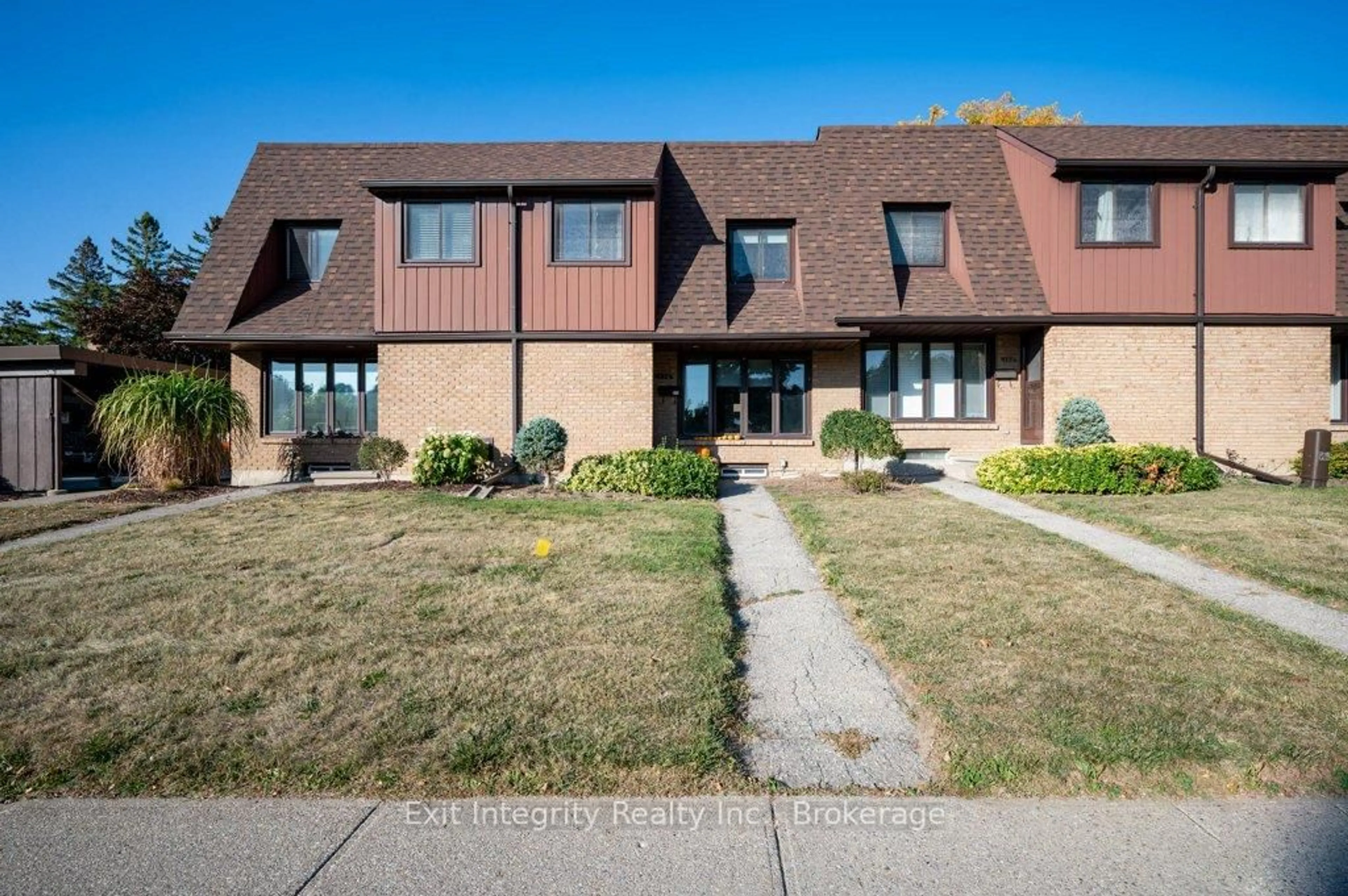 Home with brick exterior material, street for 130 Kingswood Dr #33, Kitchener Ontario N2E 1S9