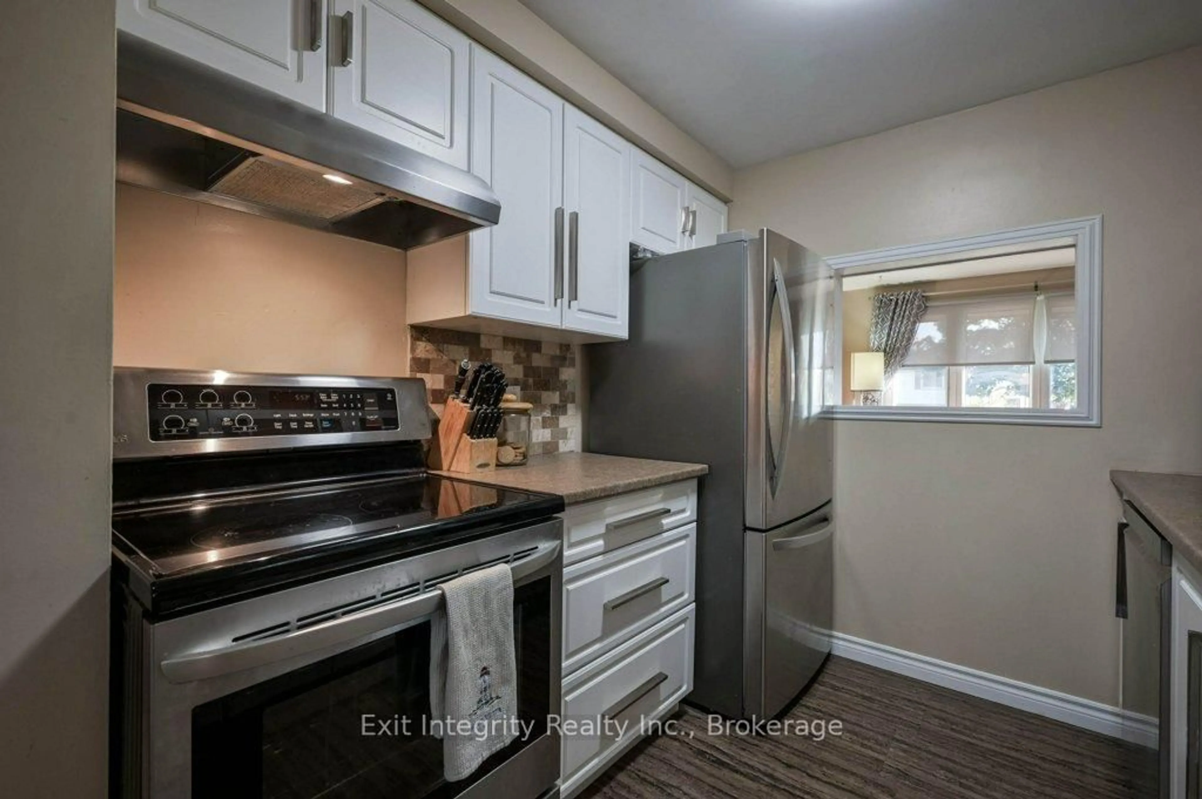 Standard kitchen, unknown for 130 Kingswood Dr #33, Kitchener Ontario N2E 1S9