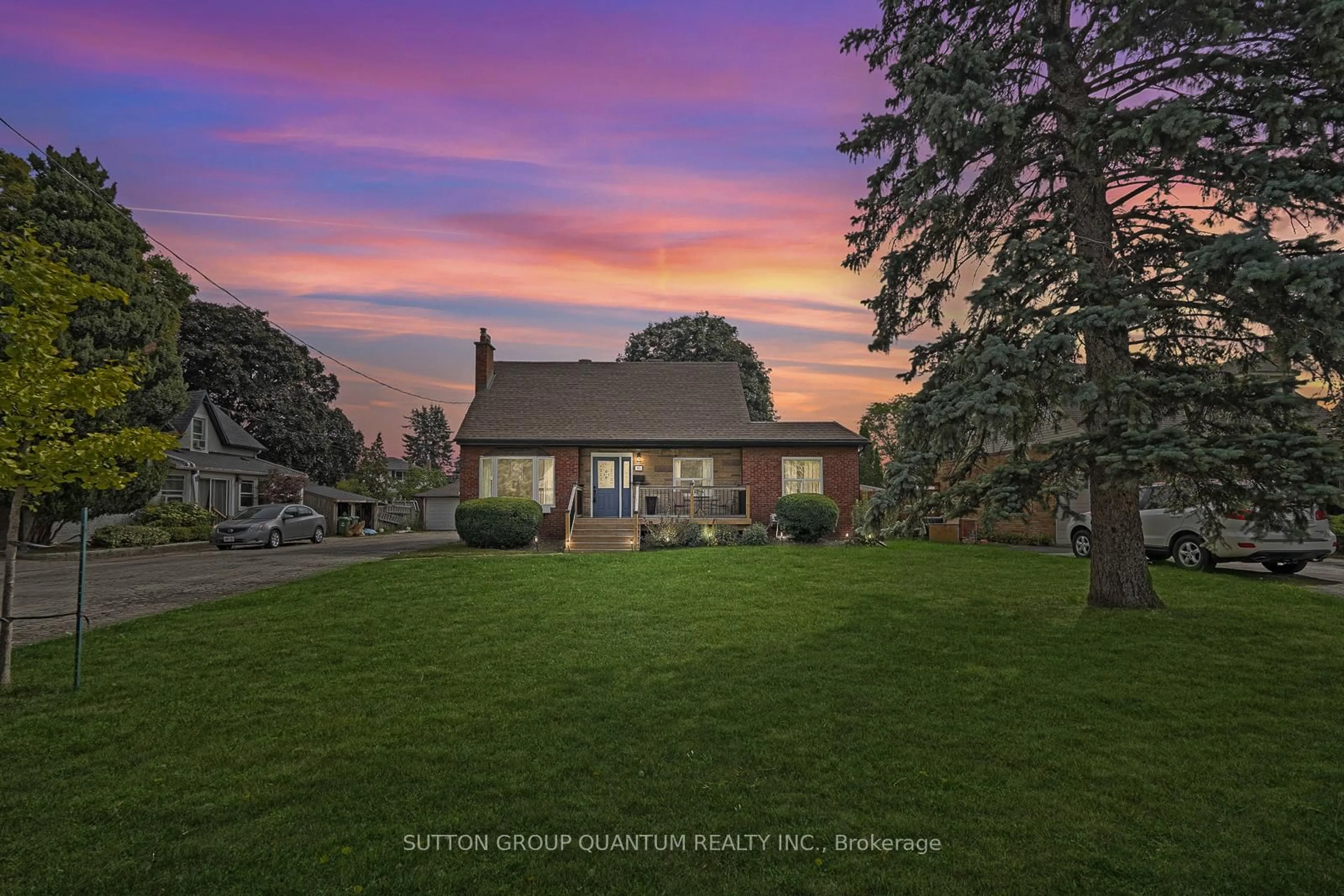 A pic from outside/outdoor area/front of a property/back of a property/a pic from drone, unknown for 95 Pottruff Rd, Hamilton Ontario L8K 4A1