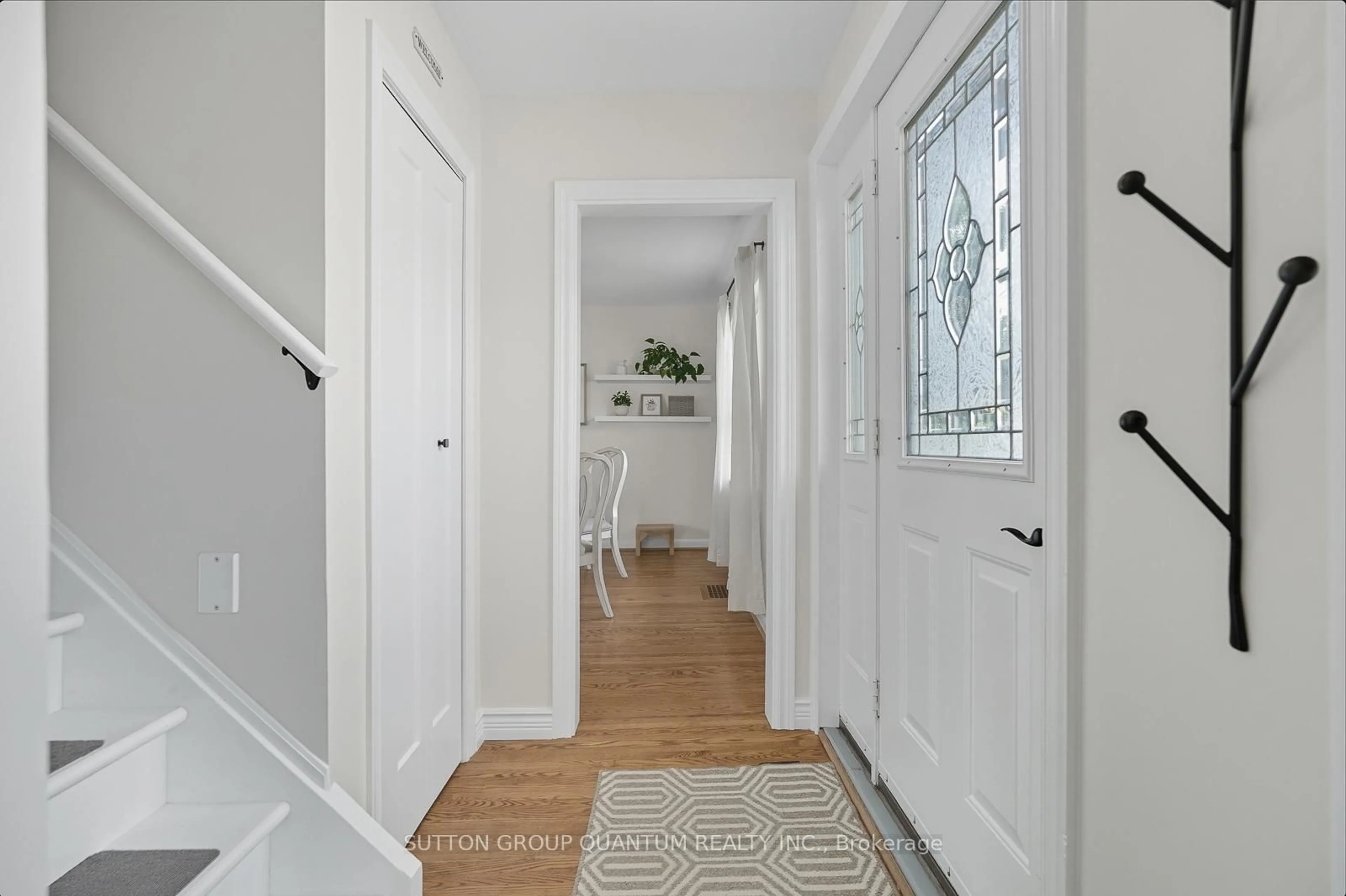Indoor entryway for 95 Pottruff Rd, Hamilton Ontario L8K 4A1