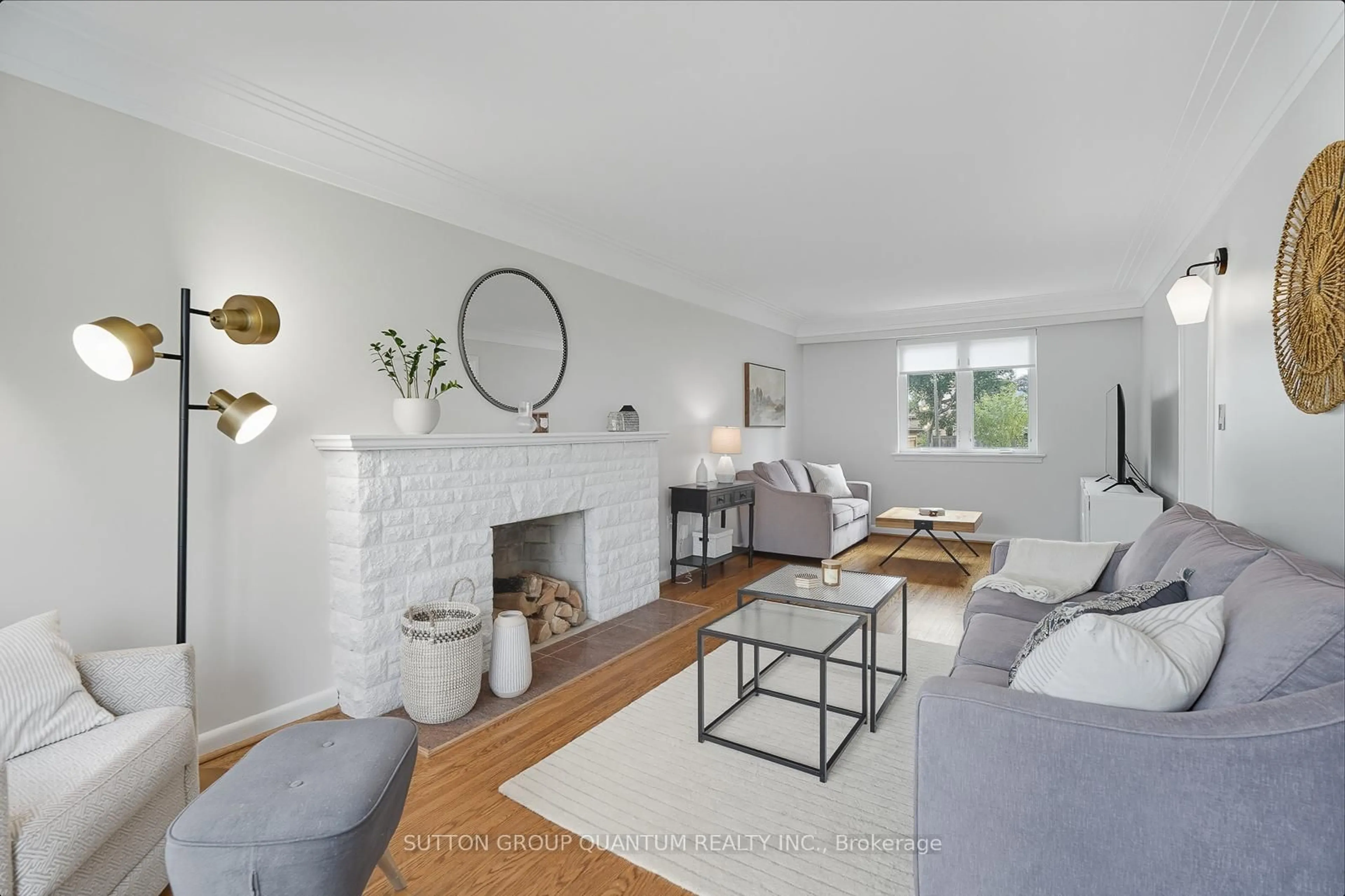 Living room with furniture, unknown for 95 Pottruff Rd, Hamilton Ontario L8K 4A1