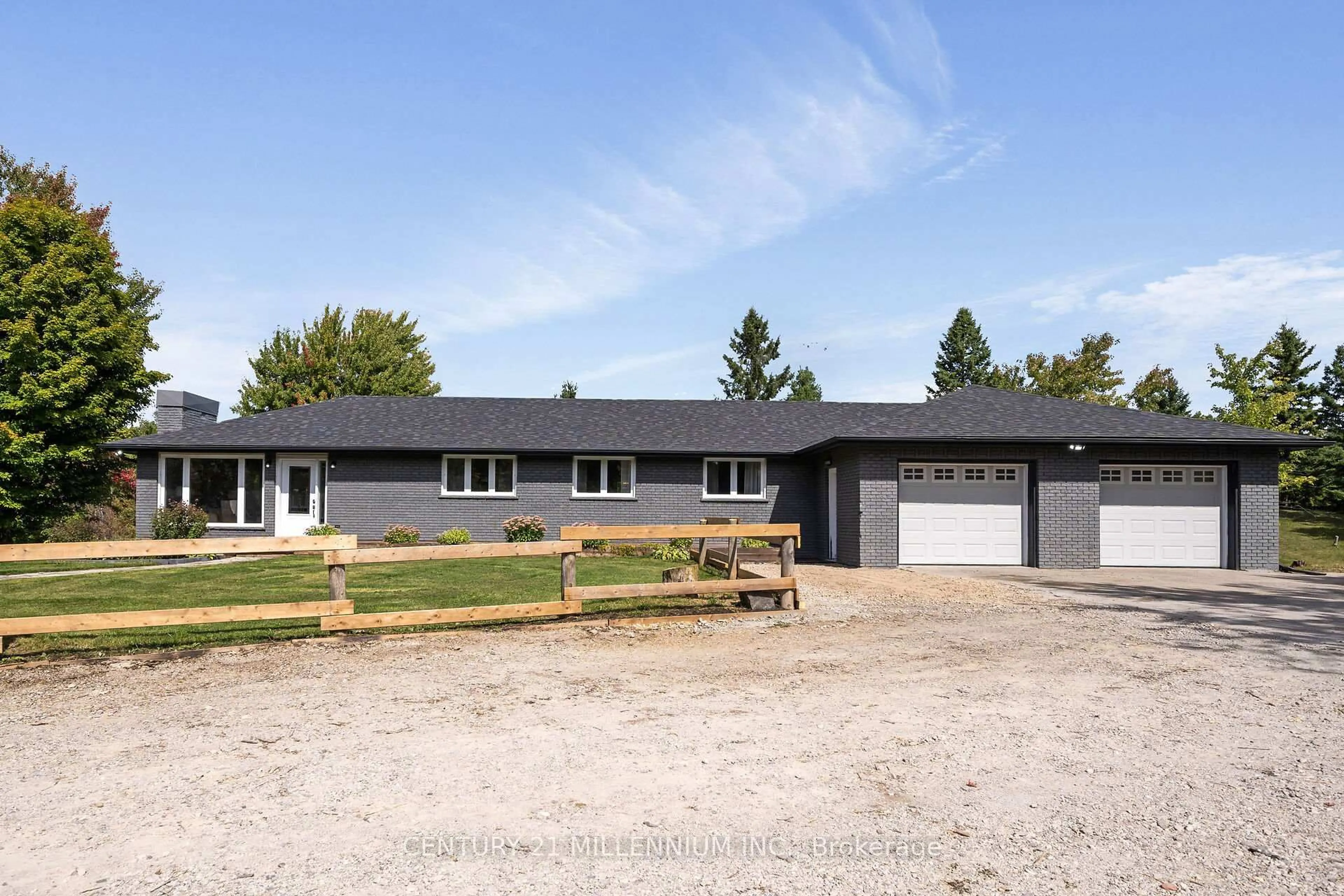 Home with vinyl exterior material, unknown for 5175 Ninth Line, Erin Ontario N0B 1T0