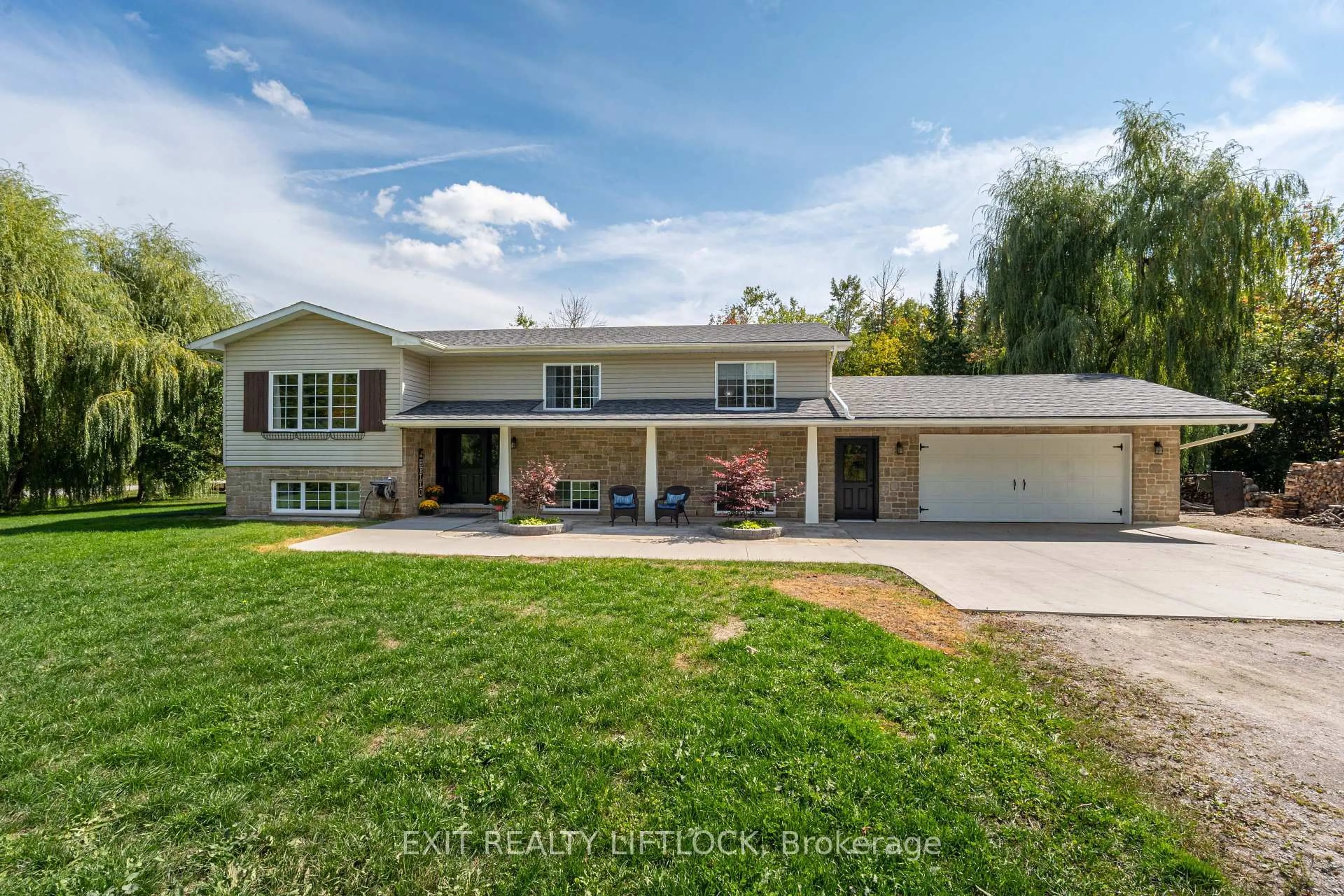 A pic from outside/outdoor area/front of a property/back of a property/a pic from drone, street for 290 McClennan Dr, Selwyn Ontario K0L 1T0