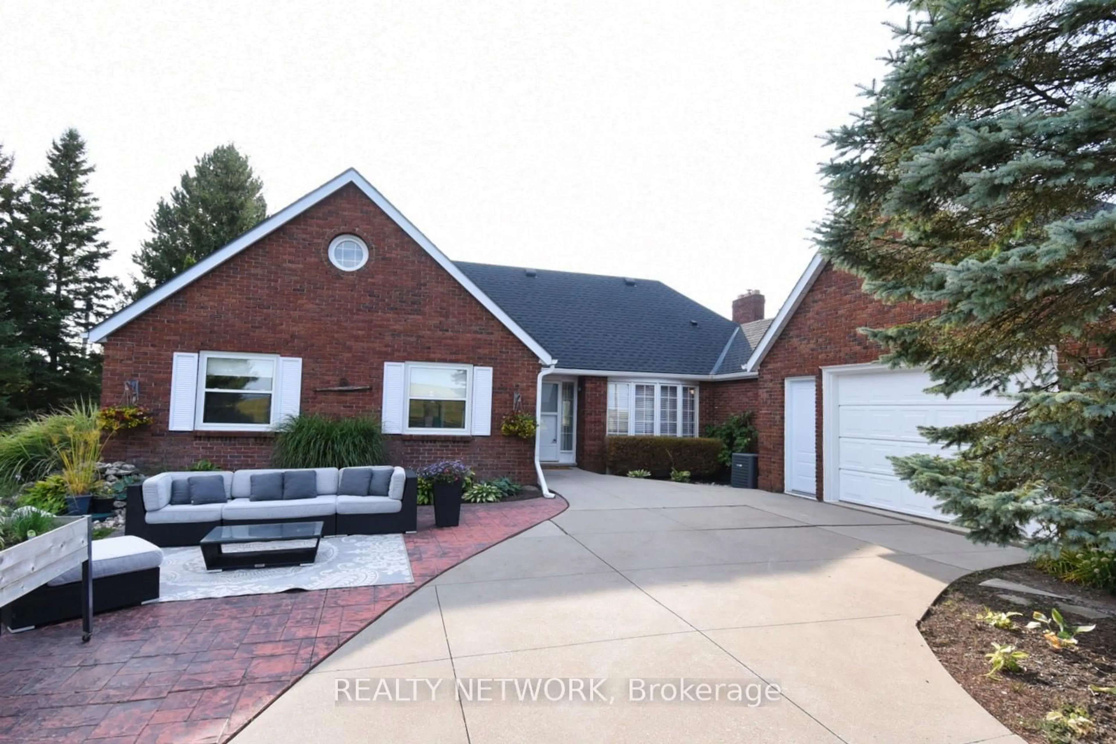Home with brick exterior material, mountain view for 1284 Highway 54 Highway, Haldimand Ontario N3W 1V9