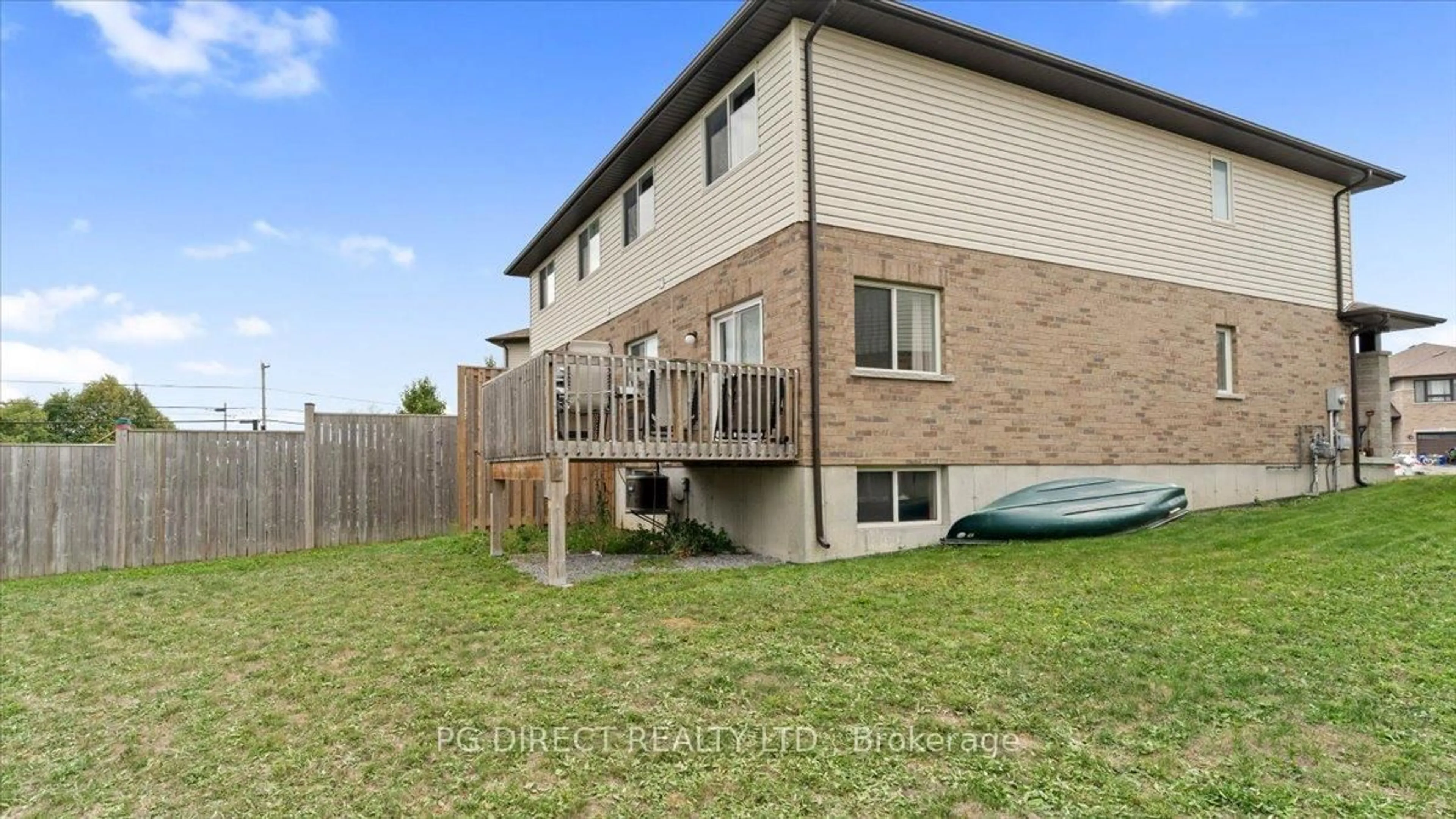 Patio, water/lake/river/ocean view for 8 Ledgerock Crt, Quinte West Ontario K8R 1G3