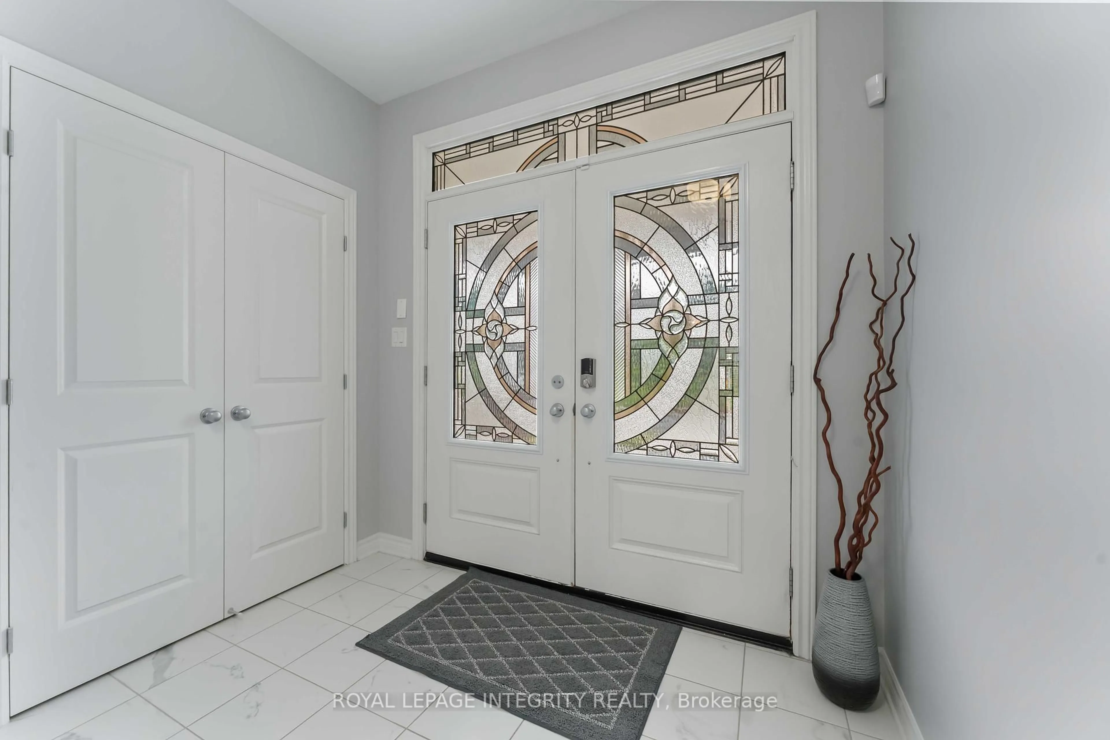 Indoor entryway for 563 Egret Way, Ottawa Ontario K2J 0E3