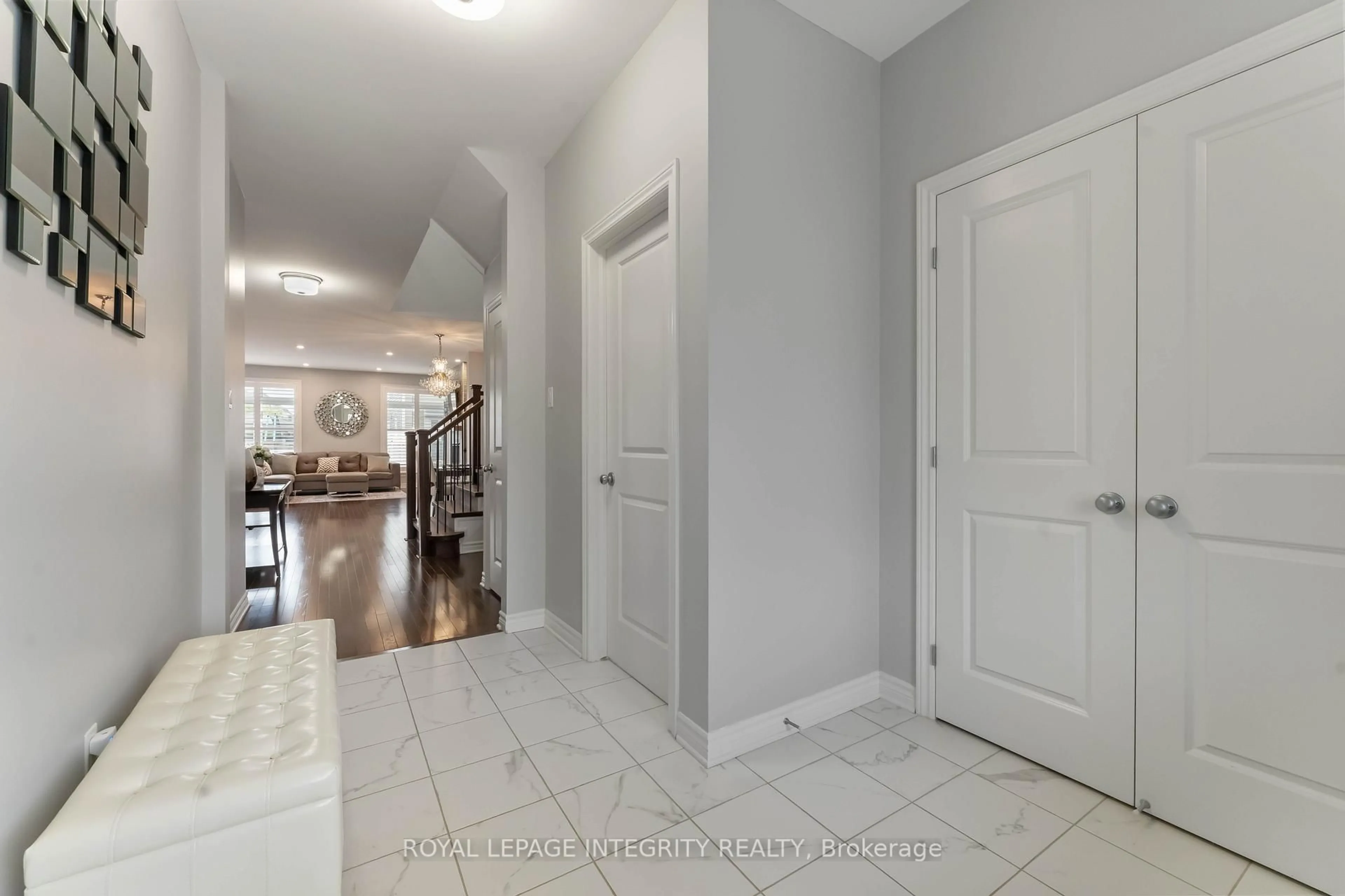 Indoor entryway for 563 Egret Way, Ottawa Ontario K2J 0E3